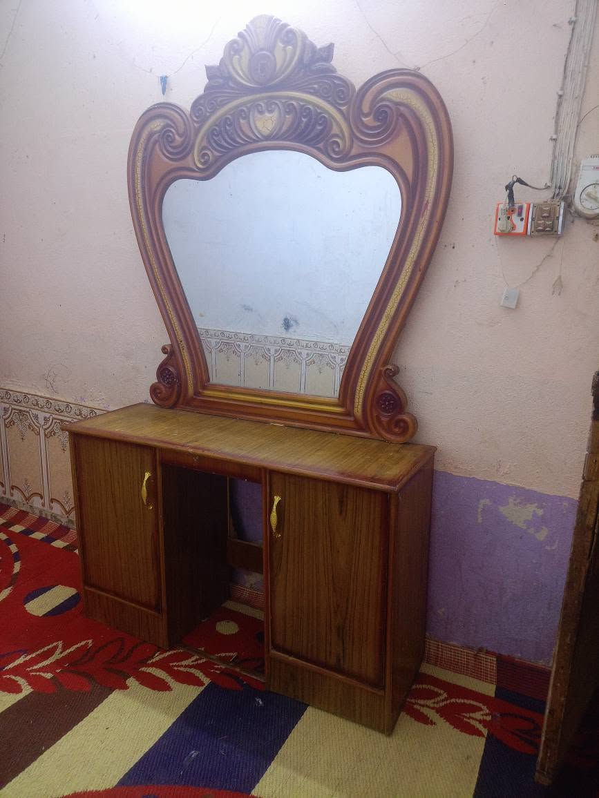 يا الله ميز مرايه+ وزاويه اللبيع السعر 75 العنوان العمارات الملح مقابيل حي الخضراء قرب مدرسه رقيه الانصاري قرب فلاح المضمد *********** عمارة, ميسان
