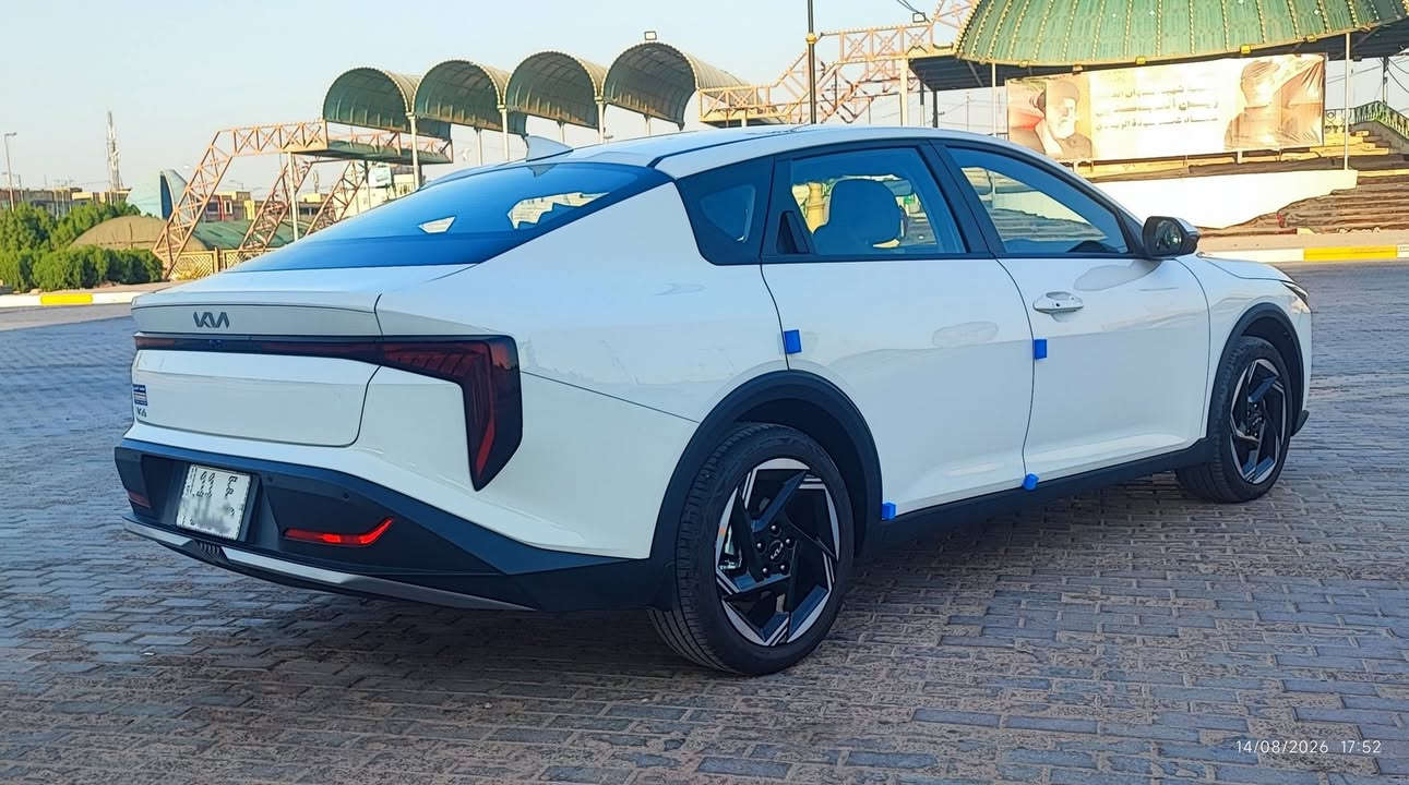 للبيع Kia K4 2025 رقم بغداد
ضمان الوكالة خمس سنوات او 100 الف كم مع اربعة تبديلات دهن وفلاتر مجانا 
المكان السماوة تقريبا قبل ثلاثة اسابيع ماخذها .. 

محرك 2000 لون ابيض ماشية 1034 كم فقط قابل للزيادة 
تفويلاتها بنزين محسن 
بصمة وتشغيل عن بعد 
لايتات لد متعدد وضعيات تشغيل متعددة واوتوماتيك لد 
لد نهاري 
نظام اوتو هلود 
ثمان حساسات امامي خلفي 
رادار  و انذار بارك 
كاميرا خلفية تعمل كمراة 
شاشة كبيرة وطوبلة لوحة تحكم الكترونية مقاعد رياضية 
مانع انزلاق 
حساسات ضغط مستوى الاطارات 
نظام كار بلي اوتو كار  وعرض شاشة الموبايل بالشاشة الكبيرة 
مع انظمة الملاحة
شحن لاسلكي ومنافذ تايب سي متعددة
وضعيات قيادة متعددة ايكو عادي رياضي 
شاشة الكترونية تعرض المسافة المتبقية بالنسبة لكمية البنزين .
مثبت سرعة 
سايد بريك الكتروني يفصل تلقائيا عند تبديل نمره القير 
اوامر صوتية والتكلم مع السيارة 
انظمة رفاهية وامان 
تبريد قطعتين 
خمس مقاعد وكثير من المواصفات 
للاستفسار عن السعر المقدس 
موبايل  *********** مع واتساب
