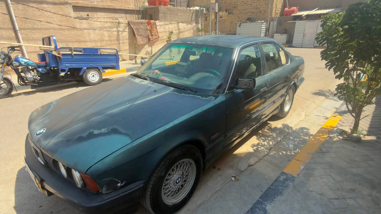 السلام عليكم BMW525 موديل 1991رقم بغداد بسمي. السيارة مامعمرة نقص غرفة وصبغ *********** تبريد شغال عنواني ديوانية
