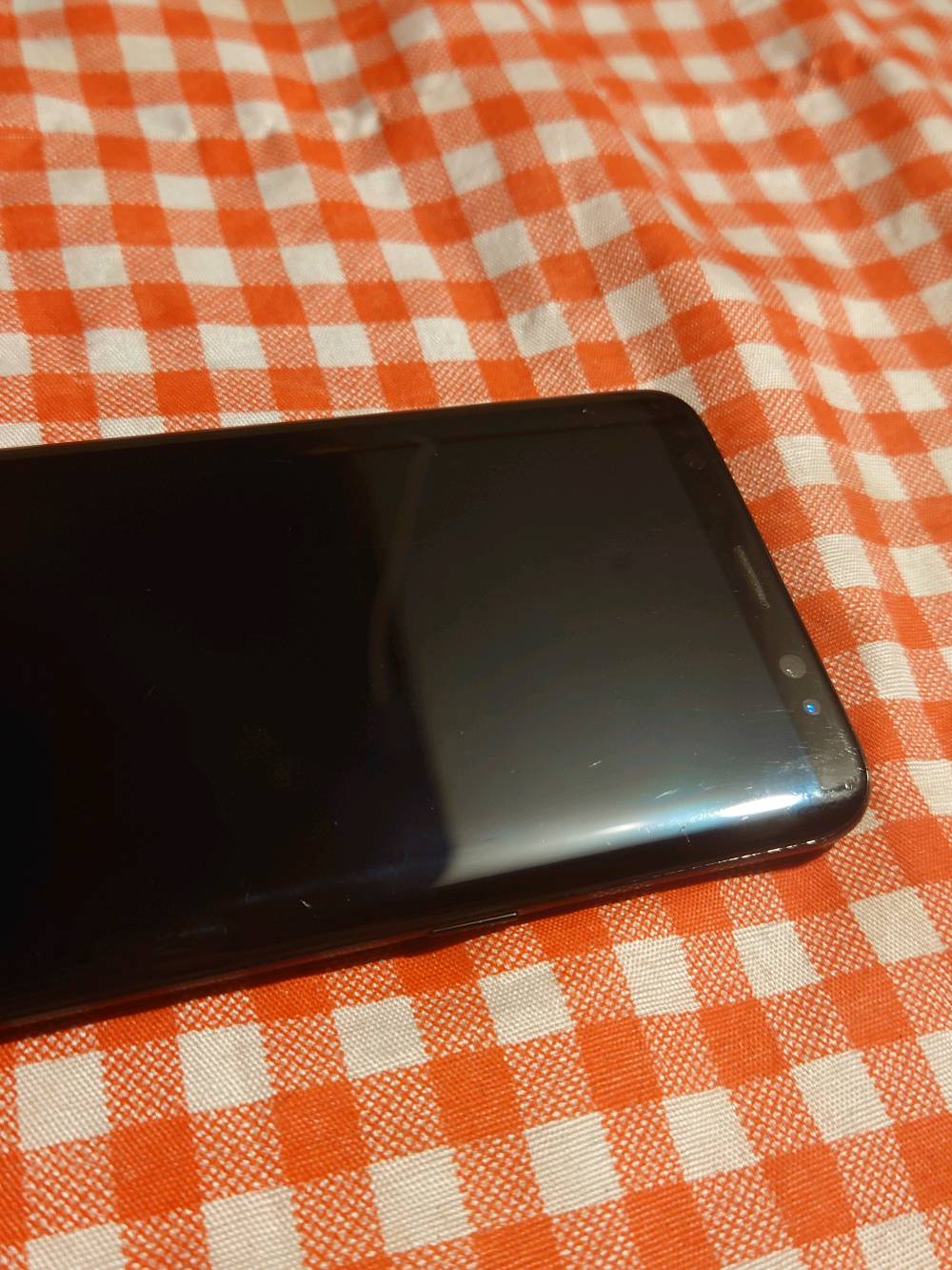 السلام عليكم 🌹
هاتف كلكسي اس 8 (Galaxy S8) فلاكشب 2017 بسعر فقط 75 ألف 💰
وأكيد بي مجال 🤝

📌 العيوب موضحة بالصور:
• ظهر مفطر 📍
• بصمة ضايعة فقط لا غير ❌

🖥️ الشاشة:
الشاشة بلادي مطبعة تيك توك وإنستا وطبع عادي، وطبيعي يصير بكل شاشات الأوليد 📱
والهاتف ما مبدل بي أي شي،
وبالوضع الداكن ماكو أي طبع يضهر، عدا اللون الأزرق الي فوق، وما مأثر 👍

🔄 وأقبل مراوس بـ:
📱 آيفون 7-8 بلس أو عادي
والسبب أريد أسوي له جلبريك 🍎

🚚 التوصيل: ما عندي، يعني المندوب عليك؛ ينطيني الفلوس وأنطي التلفون 💵📦

📍 مكاني: بغداد، شارع حيفا

📸 مواصفات إضافية:
• يصور 4K 60FPS 🎥🔥
• نظام OneUI 2.5 مستقر جداً ✅
• HadesROM Q، بورت من نوت 9

🔋 التلفون ما مبدل بي أي شي عدا العيوب، والبطارية حالها حال بطارية 5000 ملي أمبير، ما تصرف أبد 🔋😂

🔥 الهاتف بيع أو مراوس ومستعجل بي!
وأيضاً بي مجال 🤝
رقمي ***********