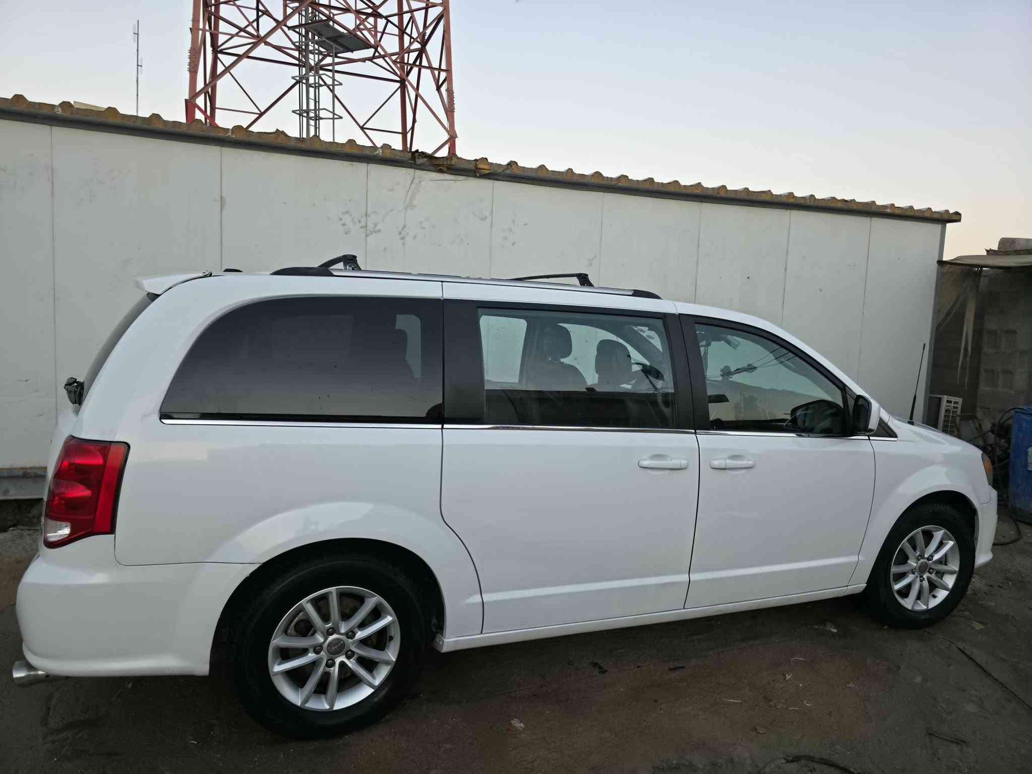 دوج كرفان 2020STX
باسمي سنويه لل31 باسمي هزه 26 جديده
تحكم ستيرن جهتين
مثبت سرعه
كشنات بلع
جلد اسود
تبريد خير من الله
مكينه شرط الفحص ممفتوحه
گير مبدل جديد
حادثه جنطه مبدل بلاد 
والتوضيح بالسونار
سياره خير من الله جاهزه من كل شي
مكاني البصره
السعر170
***********
الشراي يتدلل
