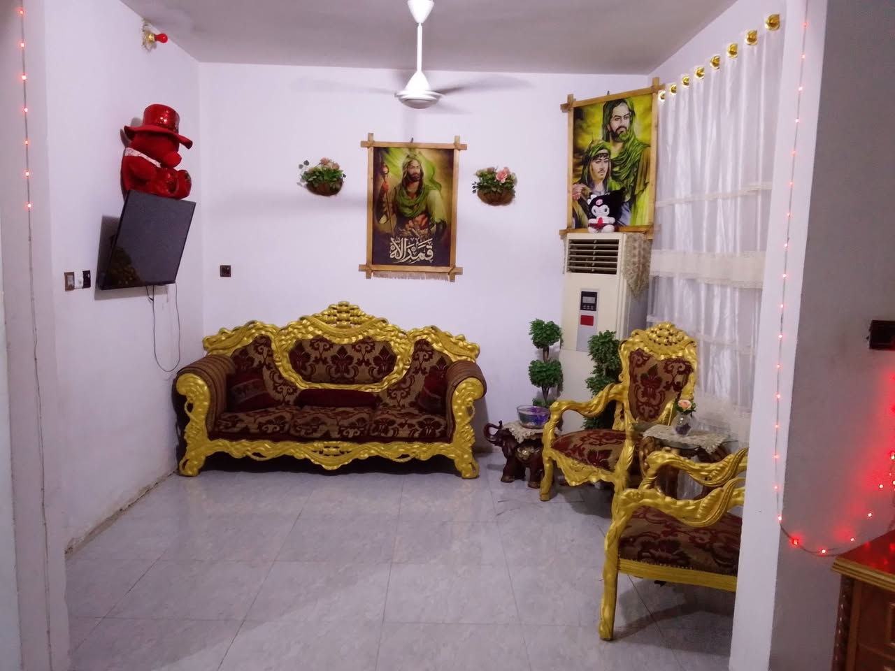 بيت طابو مساحته 150م جبه 7ونص ونزال 20بيت طابقين ونص
اربع غرف نوم نضام سويت طابق الاول حديقه +طرمه +ستقبال +مطبخ +صاله +غرفه+حمام+ترك
طابق ثاني غرف ثنين نضام سويت +صاله 
طابق ثالث غرفه وحمام ومطبخ نضام شقق +سطح ارضي +سطح نضام محميه حيوانات 
بيت حديث وعالي عن الشارع  سعر 180 مليون وقابل للتفاوض رقم ***********
رقم ***********
