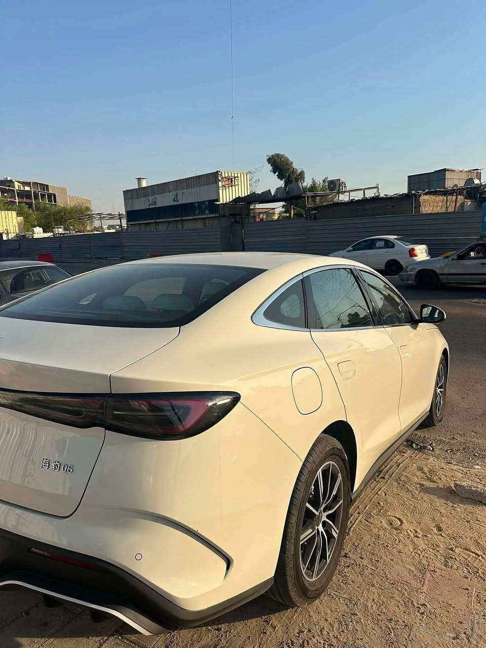 السلام عليكم سيل 6 كفالة ماشية ٢٥ الكلي
بطارية ٨٠ 
البانزين 2100 كيلو بالتفويلة 

عنوانها بغداد 

سعر ٢٣٥٠٠ 

***********
