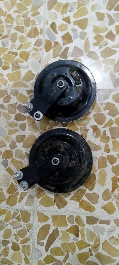 هورنات • بوش • نظيفين