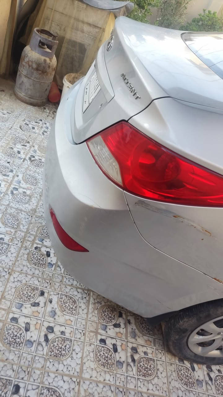سياره اكسنت خليجي موديل13 ماشيه 257 كيلو متر  تبريد منظومه كامله جديده رايدلها ترتيبات حداديه بيها بارد جاملخ امامي والخلفي محرك 1600 باسمي سنويه 28 تسقط الرقم    العنوان حله  شارع 80 مال كربلاء ***********  السعر 90 وبي مجال

