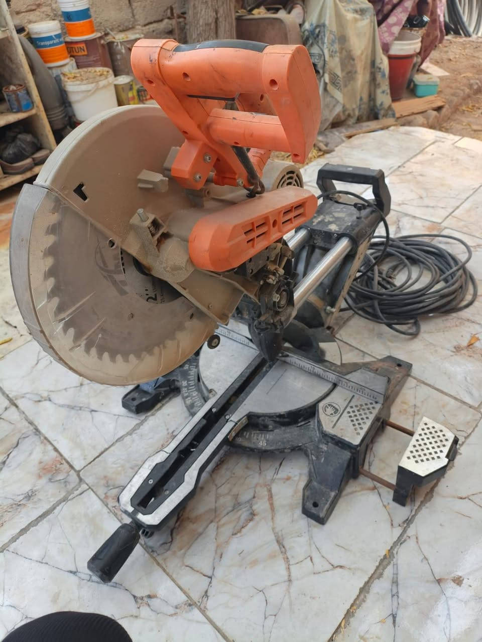 سلام عليكم
دريلات او كوسرة ومنشار تخريم 

ومنشار كهربائي للبيع 

البصرة كرمة علي 

***********
