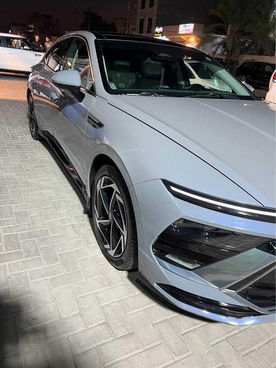للبيع سوناتا 2024 فول لاخير اسمنتي 
بنوراما 
ماشيه 25 مايل 
داخل ابيض جلد 
بصمه تشغيل عن بعد 
كشنات تدفئه 
كشن سايق كهرباء 
رادار امامي وخلفي وجانبي 
كامره دواره 
لد امامي
لد خلفي 
حادثها جاملغ خلفي عكس سايق وباب لخلفي نصه مصبوغ كلير من امريكا 
مكان سياره بغداد الكرخ / السيديه 
سعرها 21 ونص وبيها مجال لشراي ولي مو شراي ليتصل اصلن متواجد ع رقم فقط 
***********
*********** بغداد, العراق
