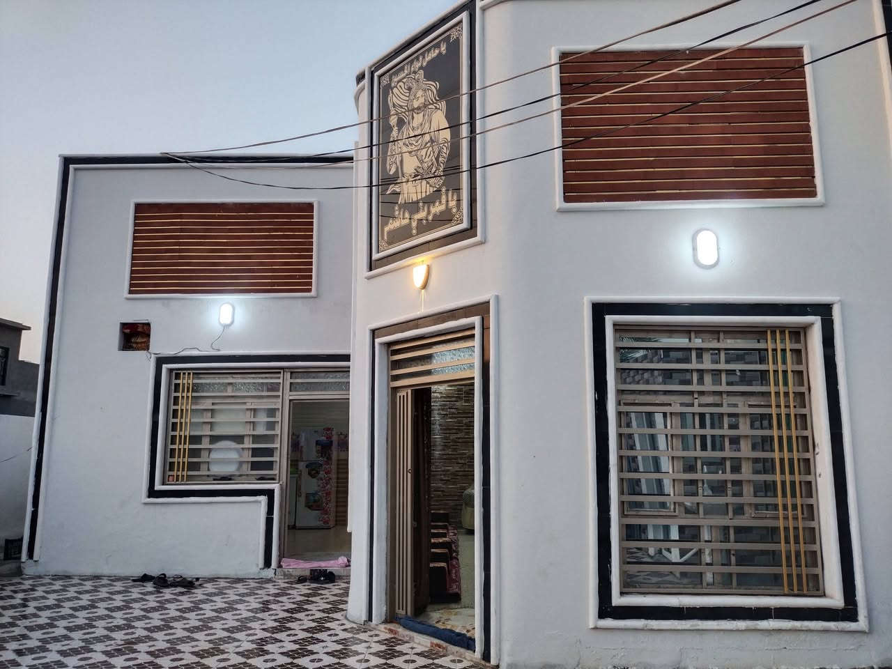السلام عليكم بيت زراعي للبيع سند 25معامله كامله المساحه 300بناء طابوك يحتوي مطبخ واستقبال وصاله وثنين غرف نوم وصحيات خارجيه وحده داخليه وماي ومجاري وكهرباء خطين اي استفسار ارسال الصفحه او اتصال عل الرقم عاده النشر بسبب الوعود الكاذبه ***********@عنوان ال حمد نزلت الشيخ سامي
