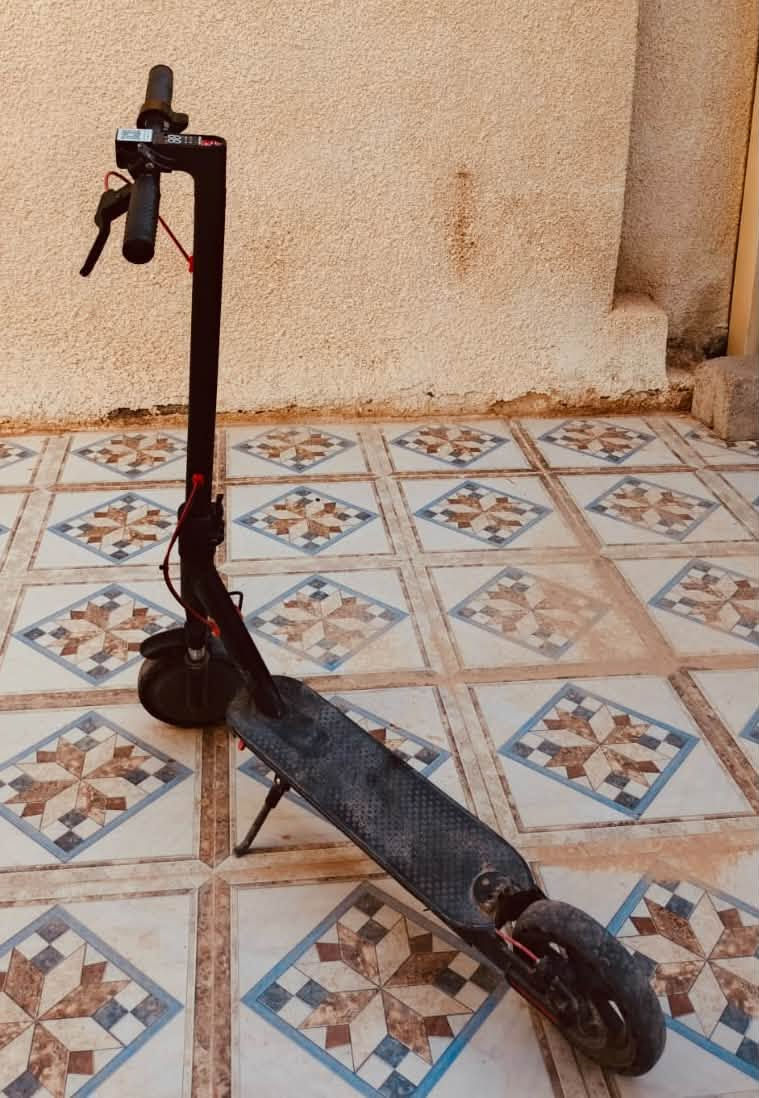 السلام عليكم
سكوتر للبيع او مراوس بدراجه شحن نظيفه 
السعر ١٧٥ 
السكوتر جاهز ما بي اي عطل وبطاريات اصليه 
وشاحن اصلي 
المكان بني سعد 
***********
