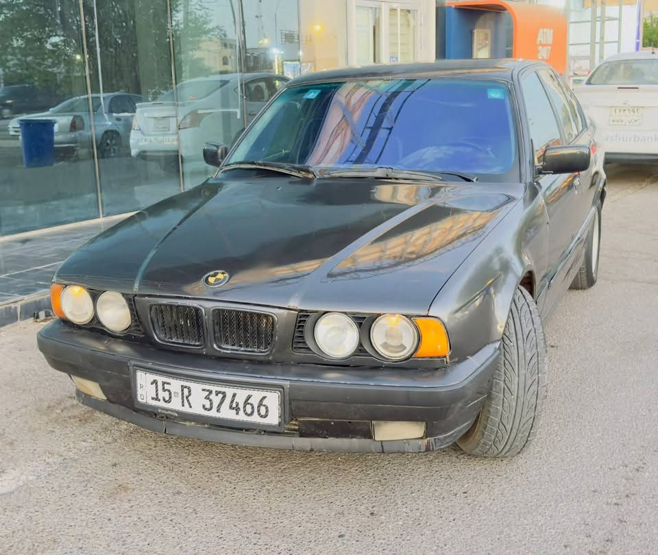 للبيع BMW 525 موديل 1991 مكينة مسكر عدلة.
السيارة باسمي، صبغ عام أثر جراد، ونظيفة جداً.
محرك وگير ممتاز
باتري جديد
تايرات أمامية جديدة
دسكات أمامي وخلفي جديدة
جاهزة وما تحتاج صرف
السنوية ل ٢٠٢٩
السعر ٥٨ وبي مجال
واتساب او اتصال ***********
