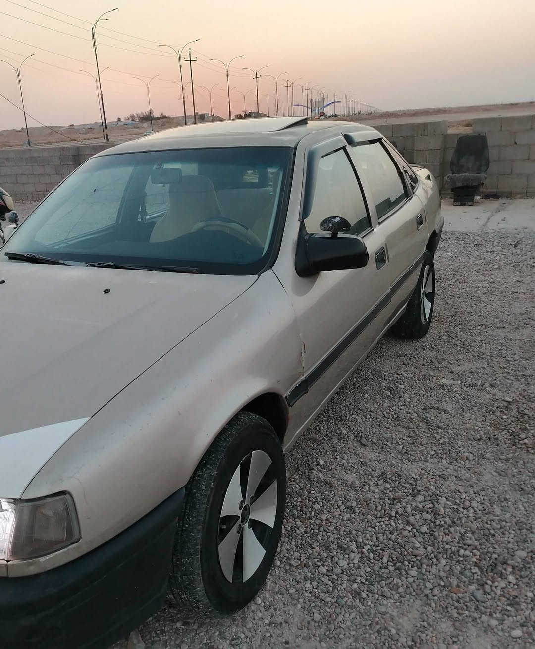 سلام عليكم
أوبل فكترا موديل 1992 گير عادي محرك 200 بلادي باسمي رقم بقداد تخم تاير ويل كب گهربائيات كله شقاله 
سنويه لل 2027/3/28  هاتف ***********
