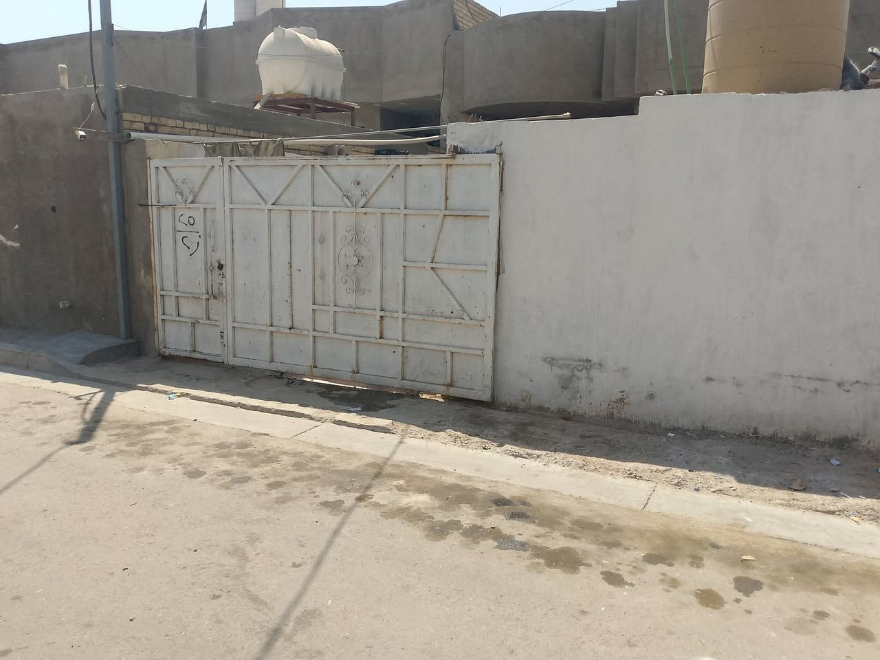 دار للبيع طابو زراعي سند ٣٥
المساحة ٤٨٦ تلث بيوت بنص صايره 

العنوان جسر ديالى  جامع طه شارع سبيس قرب ملعب العيساوي هذا رقم الهاتف 

***********
