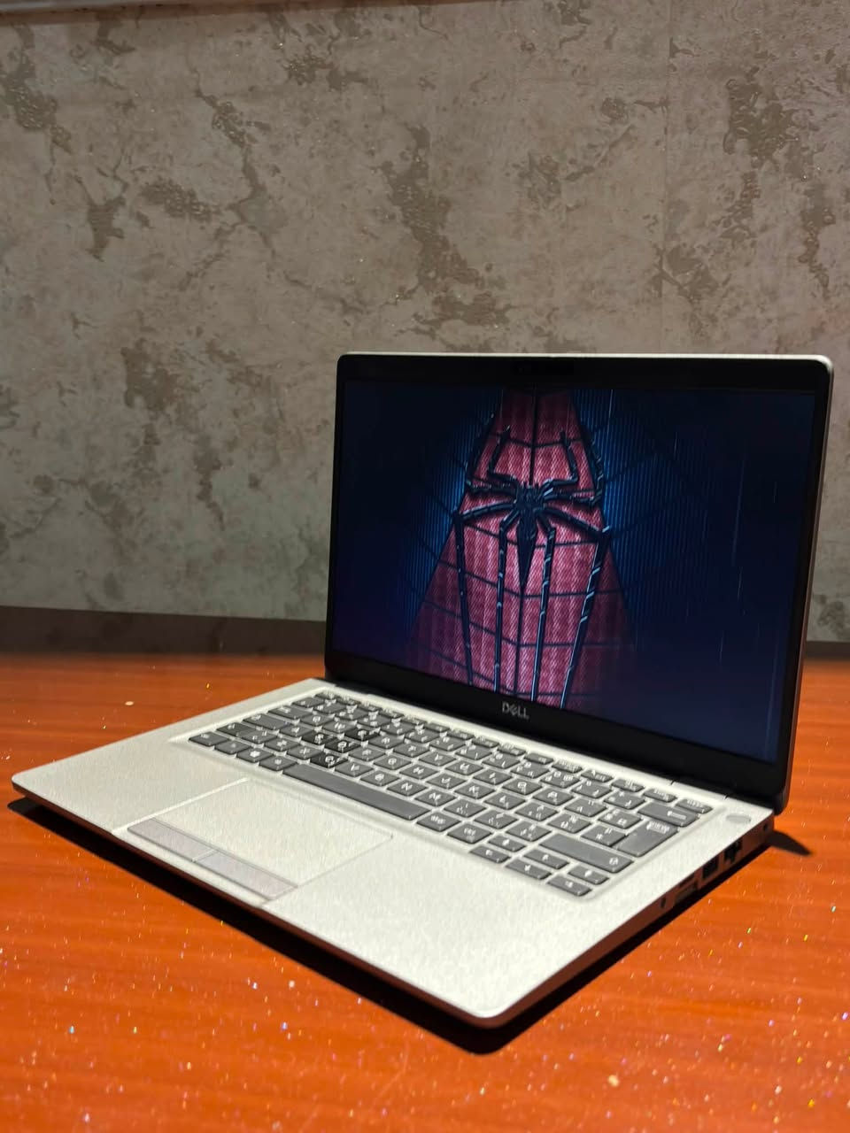 ✨ تألق بأناقة الأداء والسرعة مع لابتوب Dell Latitude 5310 بحالة تخزين ونظافة تخطف الأنظار، ومواصفات مثالية لكل شغلك ودراستك 💻🔥:
 🧠 المعالج: Intel Core i5 (الجيل العاشر) لأداء سلس وسريع
 ⚡ الرام: 8 جيجابايت
 💽 التخزين: هارد 256 جيجابايت SSD لسرعة فائقة بالتشغيل
 🖥️ الشاشة: دقة Full HD صافية ومريحة للعين
 🔌 الملحقات: الشاحن الأصلي الوكالة
 🔋 البطارية: بحالة ممتازة تدوم معك طويلاً
 ✨ النظافة: بحالة ممتازة جداً وخالي من أي عيوب، جهاز مرتب وجاهز للاستخدام الفوري 💯
💰 السعر: 350 ألف دينار عراقي فقط 🇮🇶
💎 قطعة مميزة ولقطة لا تعوض.. للطلب أو الاستفسار، راسل الصفحة أو تواصل معنا اتصال / واتساب على الرقم 📱:
***********
