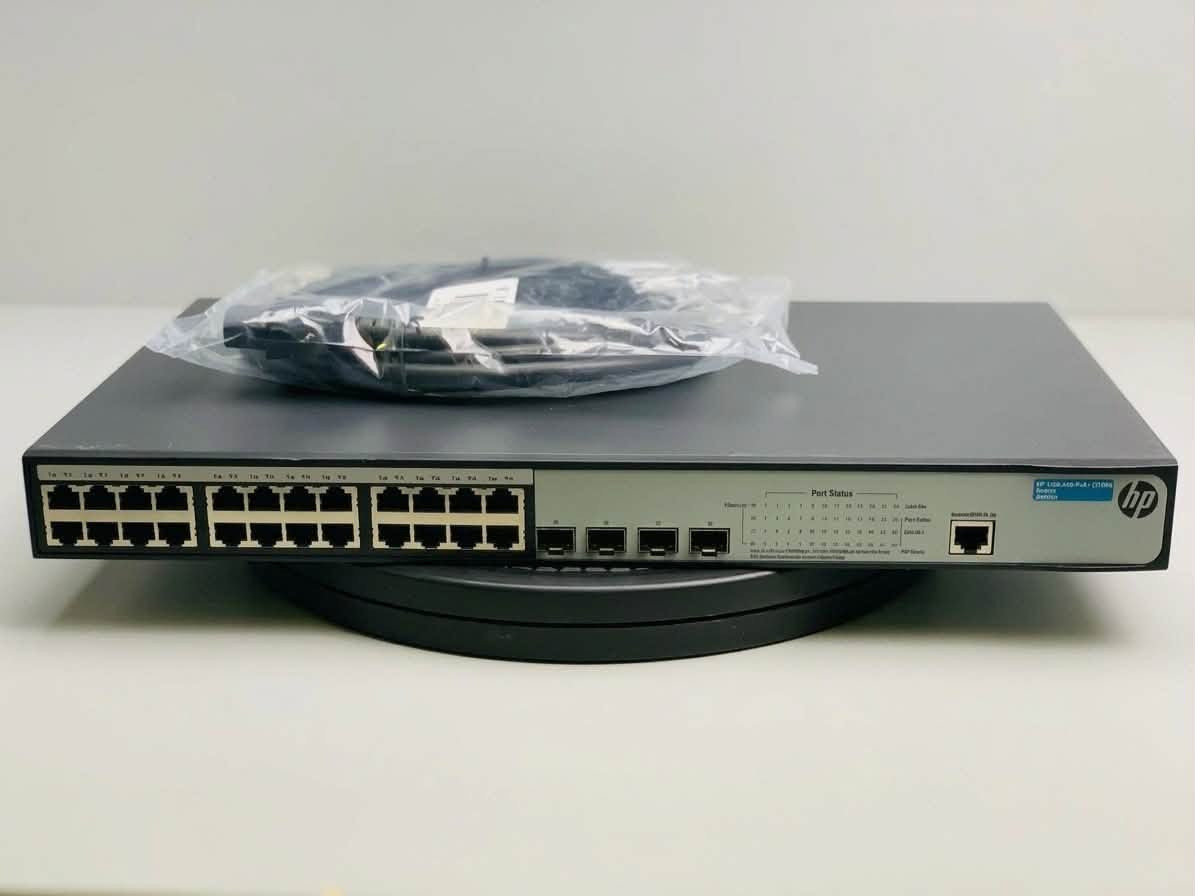 الموديل: HP 1920-24G-PoE+ (370W)
 المواصفات :
 24 منفذ جيكابت (10/100/1000Mbps): سرعة فائقة لنقل البيانات وتغطية شاملة.
 قدرة طاقة 370W (+PoE): تشغيل عدد كبير من كاميرات المراقبة، نقاط الإشارة (Access Points)، وهواتف IP بكل كفاءة ودون الحاجة لمصادر طاقة خارجية.
 منافذ SFP جيكابت: للتوصيل والربط عبر الألياف الضوئية (الفايبر).
 إدارة ذكية (Smart Managed): استقرار عالي بالحماية والتحكم بالشبكة.
***********
بغداد حي الاعلام
