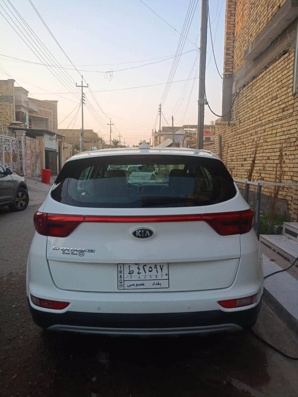 السلام عليكم 
كيا سبورتج 2018 LX 
محرك 4 سلندر 2.4 GDI
مكينة و كير كفاااالة
السيارة وارد امريكي ضررها بسيط مرفق صور حادثها مع المنشور 
تبديل جاملغ امامي عكس السائق و تعديل بارد في الجاملغ الخلفي والجنطة مع رضعات بسيطة وخدوش

مبدل دهن وماي راديتر ودسكات كلة جديد وكالة 

سنوية السيارة بأسمي منتهية 
السعر - 155 وبيها مجال للشراي 
مكان السيارة -  العمارة
***********
