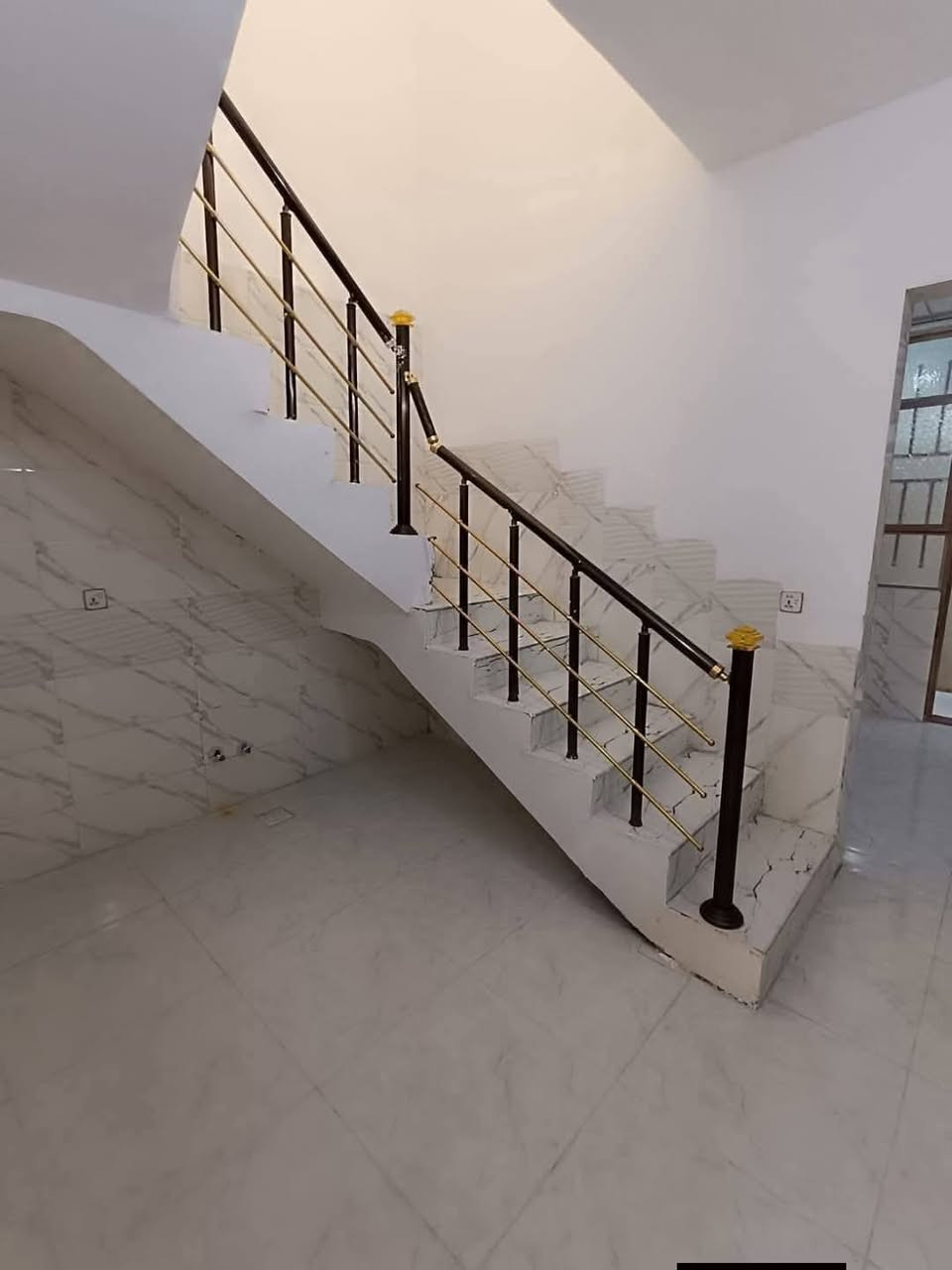 كربلاء المقدسة
بيت للبيع مساحه ٥٠ متر طابقين السعر ٤١ مليون 
 مجمع سيد اسماعيل السكني
سند ٢٥قرار إقرار محكمه مداور باسم المشتري 

 للإستفسار الاتصال على الارقام التاليه 
*********** متواجد واتساب 
*********** متواجد واتساب
