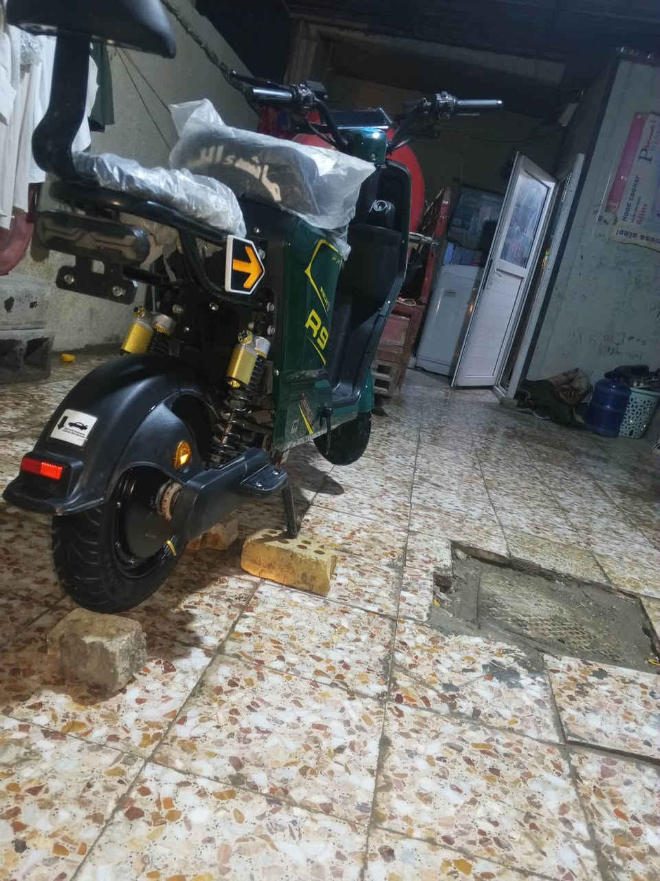 R9 • ٥ بطاريات • قفل ستيرن