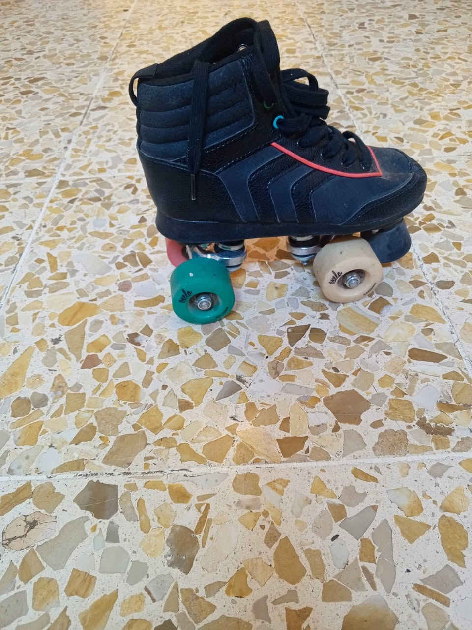 توفر سكيت رباعي ولادي وبناتي 🤩🔥
