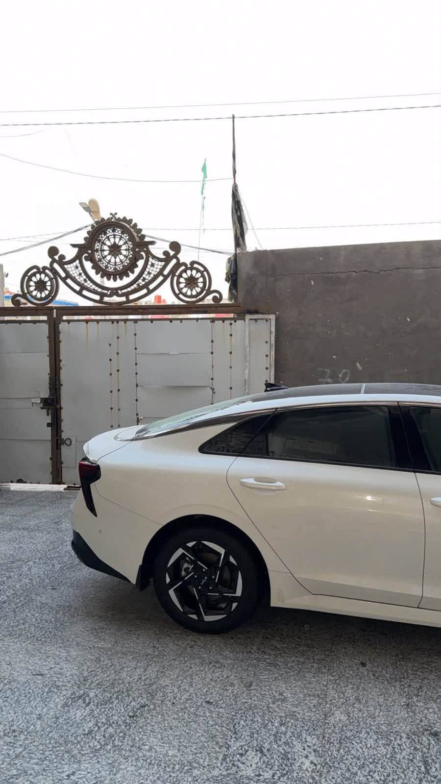 K5 خليجي 2024 vip 5 كامرات بانوراما خرن كشنات رادار توقف ذاتي تدفئه وتبريد كشنات وهواي بيها مواصفات مكينه 2500 ماشيه 57  رقم اربيل باسم شركه وكاله او تحويل  مكفوله من الصبغ بيها بارد واحد جاملغ امام وهاي الطخات على حطتهم مكانها البصره دور النفط للاستفسار ***********
