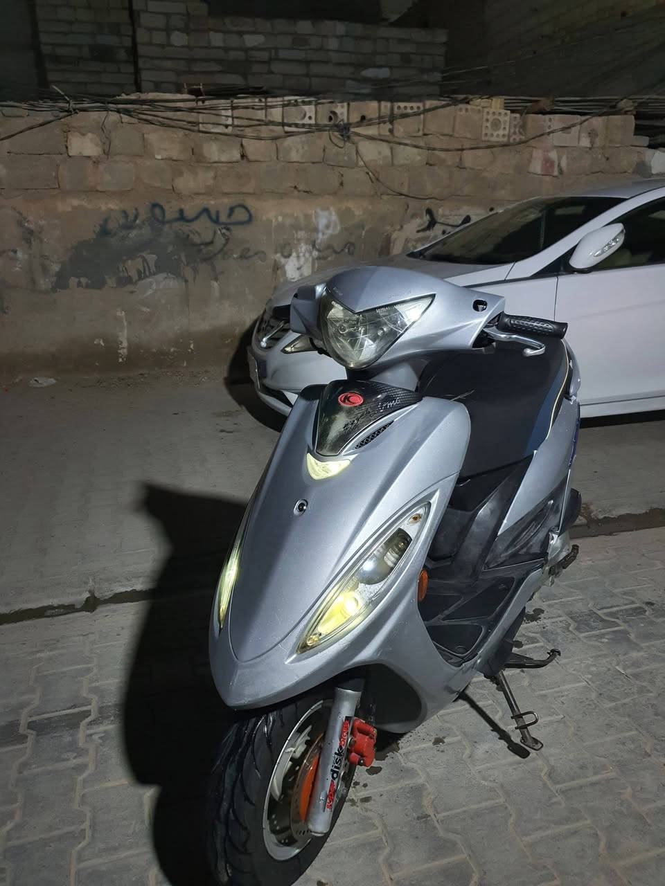 السعر 750بيها مجال
كامكو جي 4 مكينة مامفتوحه شوفة العين النضافه يشهد الله حاوية تخم كامل زنون رون زوج تايرات جدد بعدهن بخطتهن دبلات جدد كفرات شخط مابيهن تجي وتفحص مضمومة بالبيت مامتفرغ 
مكاني النجف الكوفة 
اتصل أو واتساب ***********
