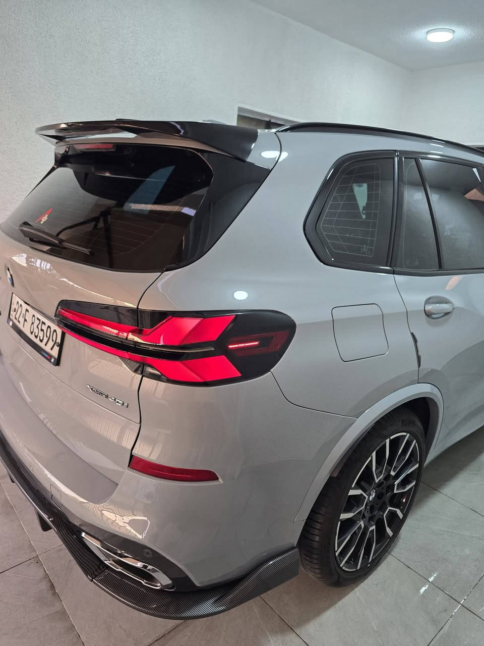 سلام عليكم x5 g05 2024 ماشيه 31  عروش مكفول مغلف ppf من العروش وعليها تضليل من المرور  باج مكانها بغداد حي الجامعه بسمي ***********  بيع فقط بدون مراوس
