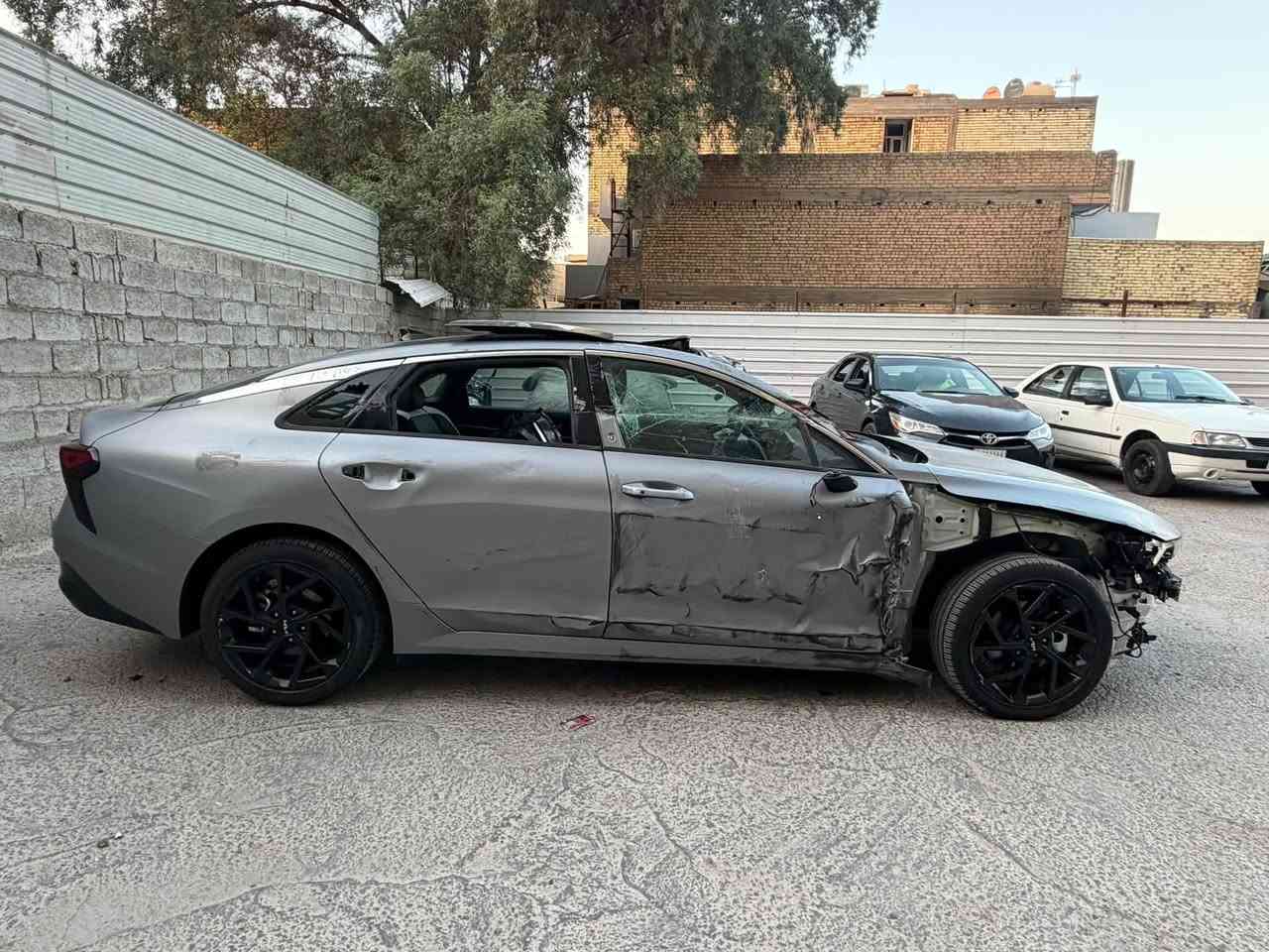 كي فايف K5 بانزين 2026 فول GT Line ✅
السعر 139$ 🔥 ورقة مكمركة حرة بغداد ✅ سعر بلاش ‼️

حادث كما موضح بالصور تشتغل وتمشي بدون دواخل .. 

صور المزاد مرفقة ايظا بالمنشور .. ✅

السيارة حالياً بالاعظمية مدفوع كمرك وضريبة وكلشي ✅

فول مواصفات GT line السيارة بانوراما .. ‼️
ماشية 7 الاف ميل فقط ‼️
لون السلفر الطافي الجديد 2026 ✅

موديل 2026
ماشية 7 الاف ميل فقط 
بانوراما 
بصمة 
محرك 2500 GDi 
نقطة عمياء 
شفتات ستيرن 
قيادة ذاتية
شحن وايرلس
هندبريك بصمة
وضعيات قيادة متعددة
حساس امامي وخلفي
كشنات تدفئة 
ستيرن تدفئة
ابواب بصمة 
سستم صوت BOSE
تشغيل عن بعد 
رادار امامي وجانبي 
ويل كب 18 

دعامية امامية وياها شبّاك وحساسات موجودة بداخلها ‼️

سعر 139$ 🔥 139$ ‼️مكمرك حرة بغداد ✅ سعر بلاش‼️

للاستفسار مكاني الاعظمية اتصل ***********
