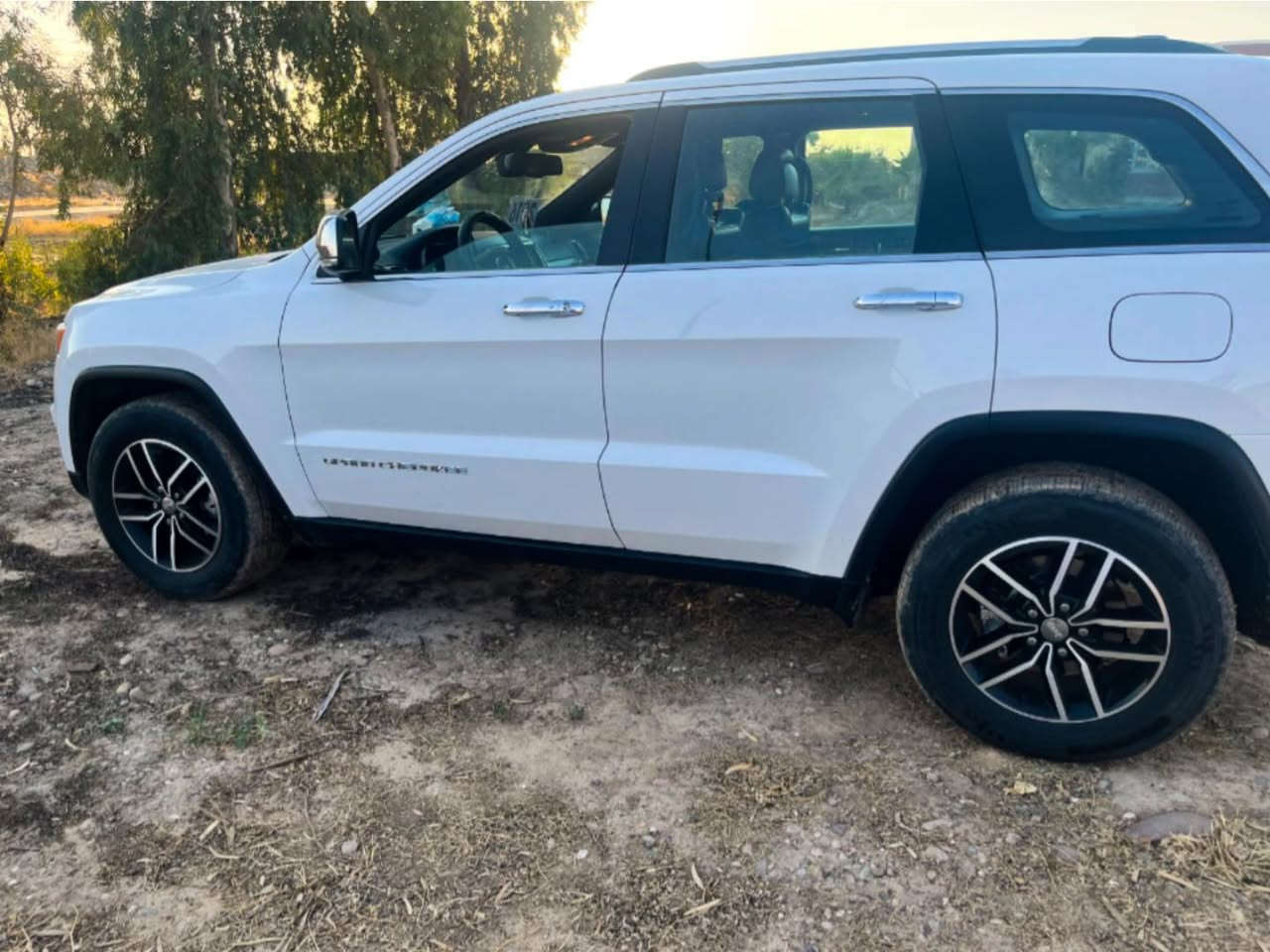 ‏Jeep Grand Cherokee-2016
‏
‏جيب گراند شيروكي لمتد 2016 مواصفات فول الفول
‏
‏ستة سلندر 3.6
‏
‏
‏فول مواصفات
‏
‏
‏ویل 16
‏
‏واضافه تعالايه الدبلات
‏
‏شاشة جبيرة
‏
‏جنطة كهرباء
‏
‏
‏شفتات ستيرن
‏
‏دكمة سبورت
‏
‏هيتر مري
‏
‏مراية جانبية قلاب
‏
‏مرايه عاكسة للضوء الجانبي والوسط
‏
‏حساس خلفي
‏
تدفئة ستيرن
‏
‏كشنات كهرباء
‏
‏کشن جلد اسود
‏
‏تدفئه  الكشنات
‏
‏لايت لد وزنون
‏
‏بروجكتر زنون بلادي
‏
‏تشغيل عن بعد
‏
‏سستم صوت 11 سماعه
‏
‏وفتح سقف  
‏
‏وماوس تحكم وضعيات القياده
‏
‏السياره ماشيه 140ألف
‏
‏وسياره كلين بدون ضرر
‏
‏السياره وارد خليجي 
‏
سيارة حلوه وكلشي منقصها 
‏
‏رقم السياره دهوك ومسجله بئسمي
السعر213$ سيارة مال بيت مكلف بنشر رقم الهاتف‏ ***********
