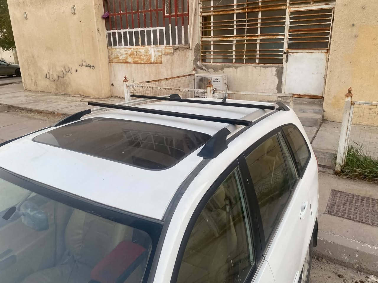 ابلاش ابلاش وبسعر تنافسي
تاج للسيارة هم تجميلية وهم عملية 

معدن ثقيل وبصبغ حراري يتحمل اشعة الشمس ويتحمل وزن ثلاجة  أو سبلت  يوجد لونين اسود طافي ورصاصي سلفري وبعشرين الف فقط
للحجز والاستفسار المراسلة على الرقم 
***********
