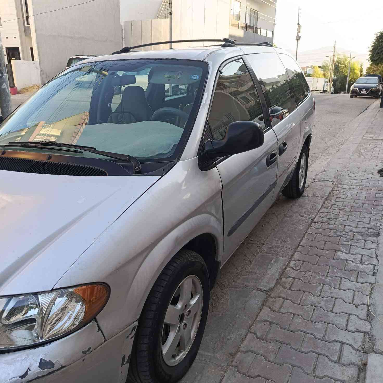 دوج كرفان 2003 محرك كير جيد تبريد ممتاز كشر غير مكفول بي صبغ معجون بس سياره على ايدي 5 سنوات سفر خارجي وين متريد .. تايرات وسط داخل حلو نظيف ..اجزاء المحرك كله مضبوط مال سفر .. بيع او مرواس بحديث وفرق ادفع *********** السليمانية, العراق

