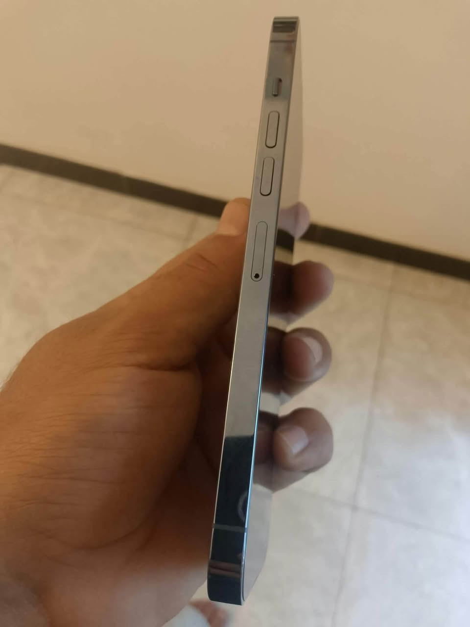 السلام عليكم.
ايفون 13 برو ماكس 📱

 ذاكرة 256.

بطارية 78

الجهاز نضيف وما داخل تصليح فقط الضهر مكسور مثل ماواضح بصورة 

السعر.575
مكاني بغداد
واتساب ***********
