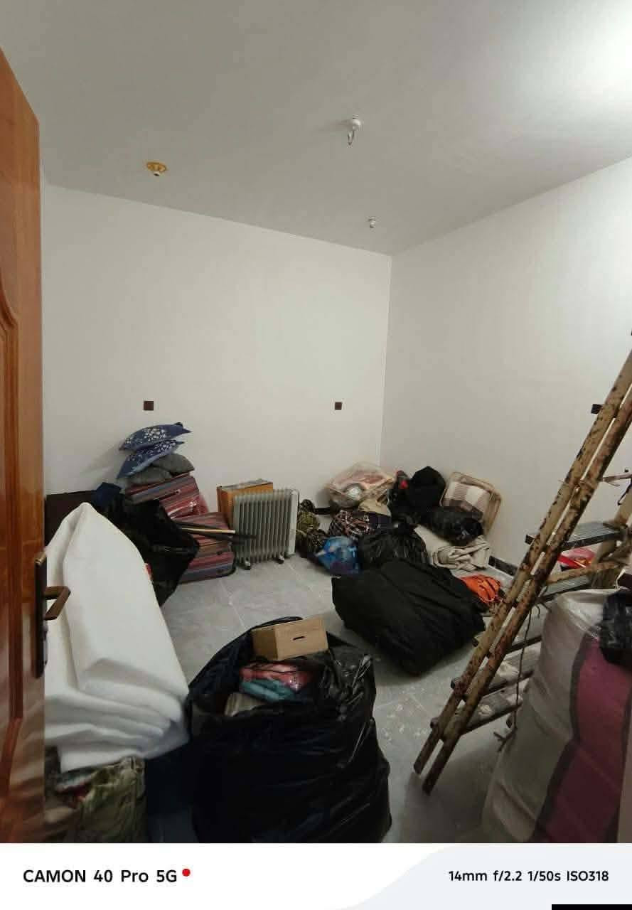 بيت طابقين للبيع مساحه 120 متر زراعي
طابوك صب كونكريت بناء حديث قريب عل شارع العام 
الطابق الأول يتكون من غرفتين و صالـه ومطبخ
ول طابق الثاني يحتوي علا 4 غرف
المجموع 6 غرف السعر 85 
مكانه الزديناويه قرب صيدليه التفاحه الخضراء

نص مكتوب في الصور:
- CAMON 40 Pro 5G
- 14mm f/2.2 1/50s ISO212
- CAMON 40 Pro 5G 14mm f/2.2 1/50s ISO104
- CAMON 40 Pro 5G 14mm f/2.2 1/50s ISO74
- CAMON 40 Pro 5G 14mm f/2.2 1/50s ISO212
- 14mm f/2.2 1/50s ISO523
- CAMON 40 Pro 5G 14mm f/2.2 1/50s ISO318