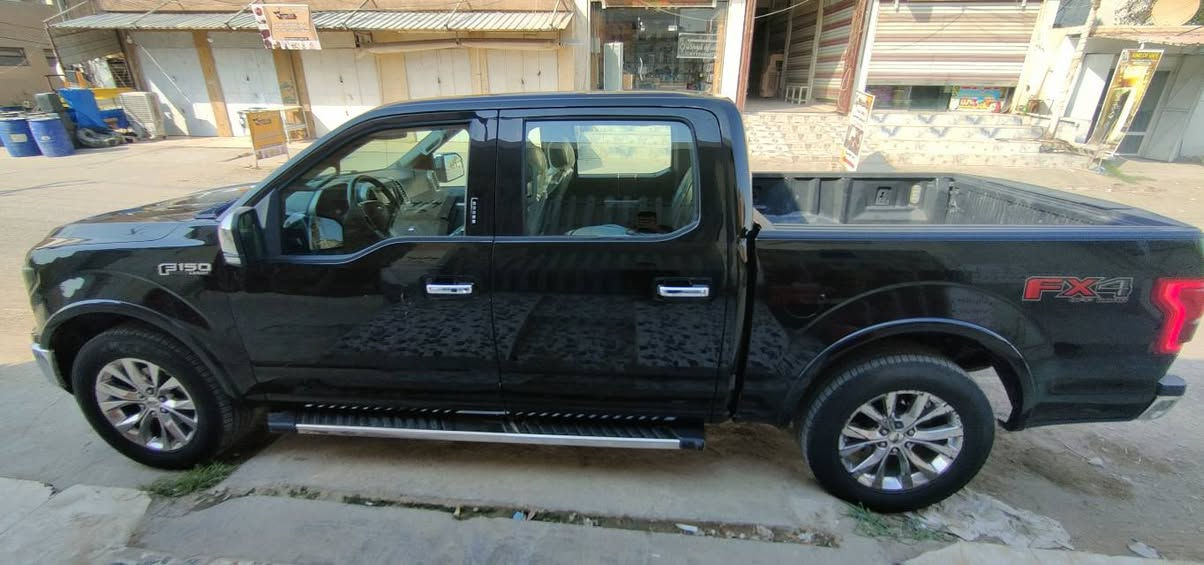 فورد F150  لاريات  2020 فول مواصفات باب طويل بدي قصير
السيارة ماشية 56 الف ميل جديدة 
محرك 5000 / 8 
فور ويل 
دبل بانورما 
تدفئة تبريد كشنات ستيرن 
انارة داخلية 
تشغيل عن بعد 
3 انظمة قيادة 
كشنات جلد اسود وهواي مواصفات اخرى ...

السيارة مديومة بالكامل ربع متصرف عليهة 
تخم تاير جديد 
دسكات جديدة 
برمجة جديدة 
دهن كير واكسل وبريك كلة جديد 
السيارة جاهزة للاخير 

الضرر 3 قطع البنيد مبدل وباب السايق والجامرلغ الخلفي صبغ بدون شواصي بدون ايرباك 
صور السونار موجودة
 السيارة وارد كندي رقمه بغداد بأسمي 

للاستفسار  السعر خاص 

***********
