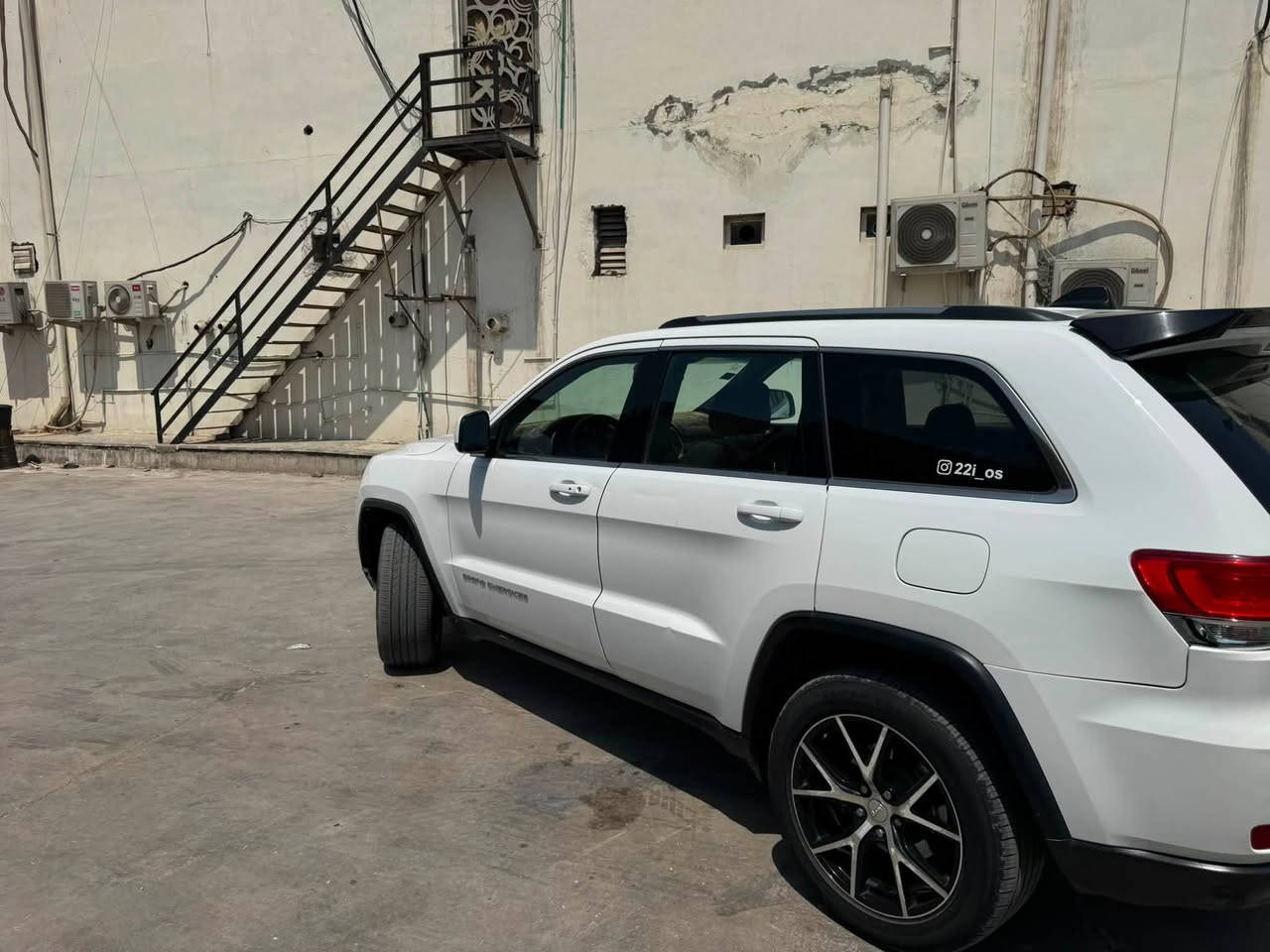 السلام عليكم اخوتي
للبيع جيب لايردو موديل 2015 المرغوب 
فول عدا الفتحه 
فور ويل 4x4 
صدر حداديه كلها جديده 
تخم تاير جديد 
باتري جديد 
السياره نضيفه وبدون دواخل 
حادثها : جاملغ وبنيد عكس السايق وربع الباب ( عكس السايق ) بدون دواخل بدون شواصي 
السعر 165 وبيها مجال بسيط 
للاستفسار *********** 
مكان بغداد الكرخ
