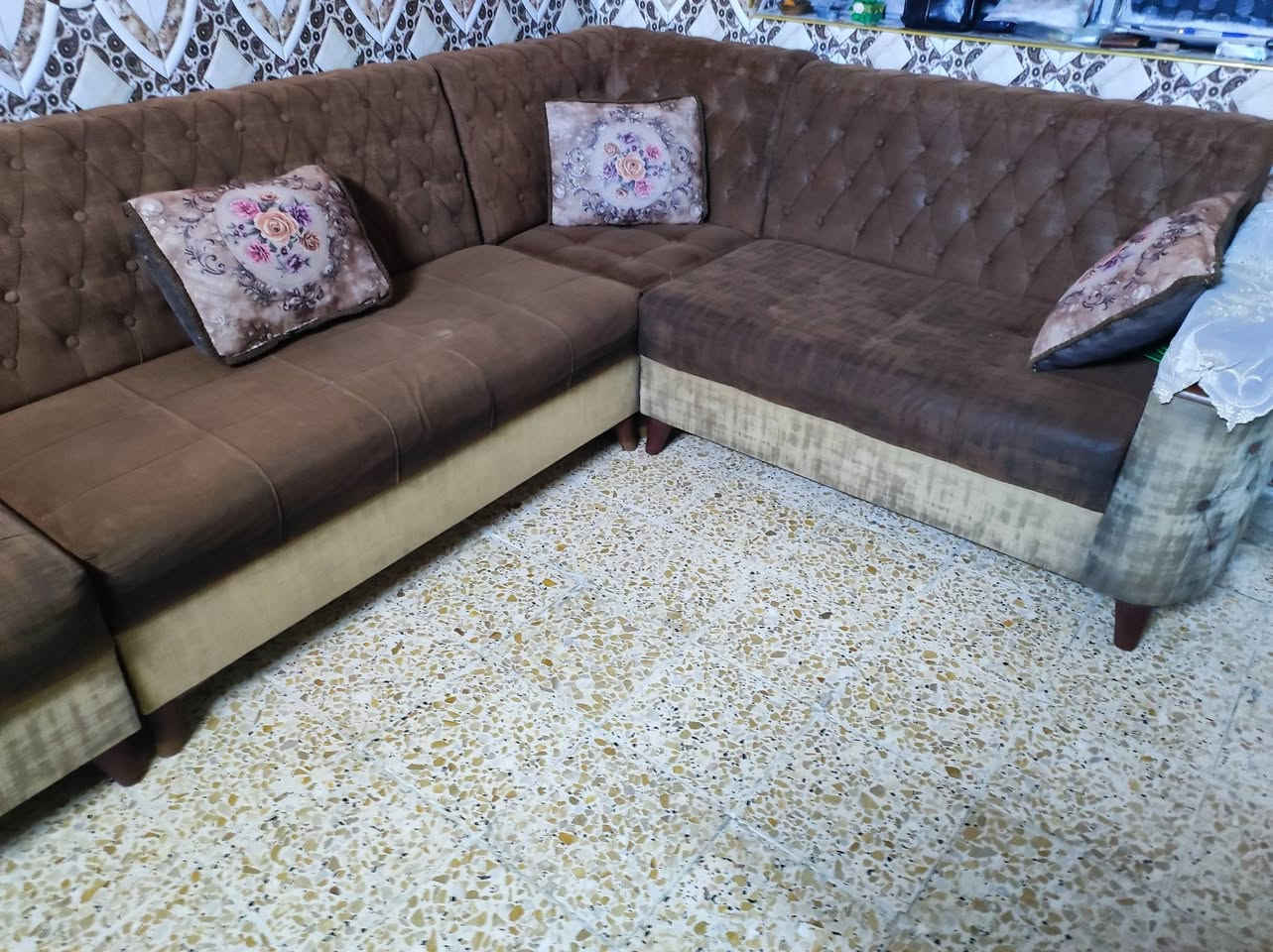 ديوان تفصال 7مقاعد مابي ضرر وسعره 350وبي مجال بسيط مكاني البياع ***********
