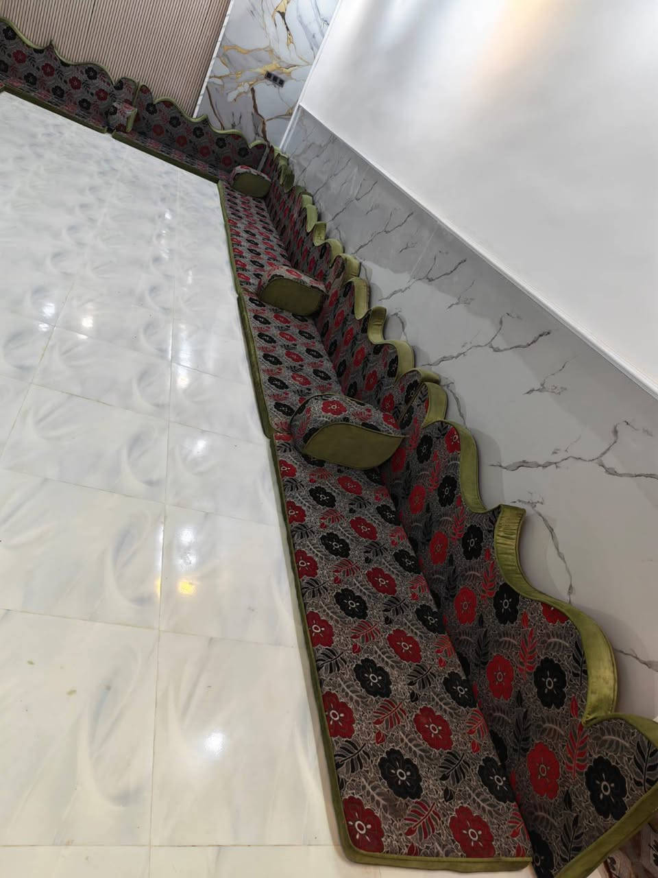 جلسة عربية • ٢٠م • درجة اولى
