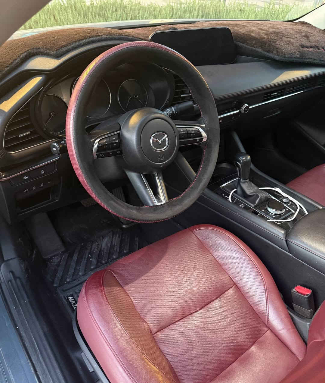 مازدا فوول 3 بۆ فڕۆشتن
مۆدێل :2024 
 (Sky active-G)مەکینە: 2.5 بێ تۆربۆ AWD
ڕەنگ : کاربۆنی (رەساسی تۆخ)
سڵاید 
کوشن چەرم ماڕۆنی 
کوشن هیتەر 
ڕادار 
کامێرای دواوە
ئاوێنە کارەبا 
زۆر مواسەفاتی تر
سێ پارچە لای چەپی بۆیاخە بێ ناوگرتن 
تەنها ئێرباگی شان تەقیوە و داندراوەتەوە 
98,000 km ڕۆیشتوە 
سەیارەکە بەشەرت هەزەو شتی تازەیە  تا 2027 مانگی 8 
*********** واتساپ
