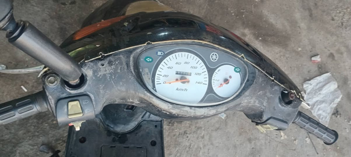 إسلام عليكم دراجه بريز البيع نضيفه مكينه ناعمه سلف وهندر نكره كهربائيات شغاله بس نقص جامه بك لايت وكمه سلف السعر ٣٠٠ العنوان بغداد العبيدي الاتصال او مراسله وتساب ***********
