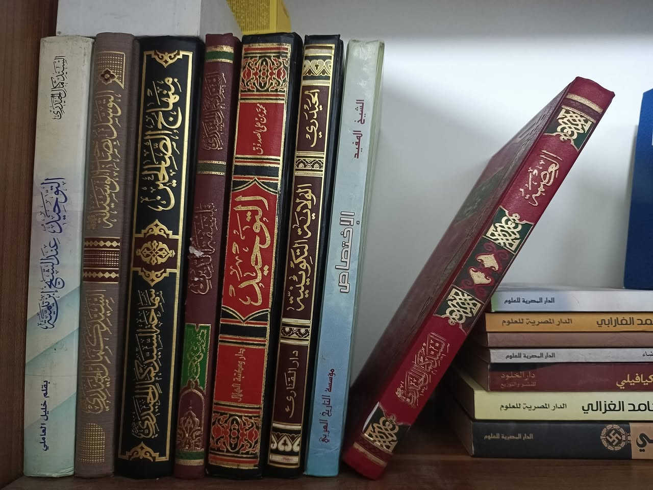 سلام عليكم اخوان 
عندي هاي كتب للبيع الي يريد يستفسر
هاي رقمي راسلني واتساب
***********

مكاني مدينه الصدر
