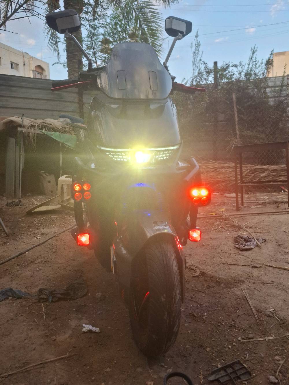 جديدصار 3 اشهر من ماخذه  بي ضربه من كدام واني اسويه  وبي بس بطاريع وحده مبدله بس
هلا، شنو موديل السكوتر/الدراجّة بالضبط وكم شهر من الشراء؟: 
موديل 2026 صارلي من مشتريه 3 اشهر لن نجحت 
وين مكان البيع بالضبط؟ وأكو توصيل لو تبديل؟: 
الفلوجه
البطاريات شكد عددهن وشكد فولت/أمبير كل وحدة؟ وشنو حالة الباقيات غير اللي مبدلها؟: 
عدده 6 وبي 4 سرع  ما مجرب اشوف شكد يقرن البطاريه
الضربة من كدام مأثرة على الشاص أو الاستيرن لو بس تجميل/كعدة؟ وهل بيه اعوجاج أو مشاكل بالمشي؟: 
كلشي ما تئثر بس فطر 
شنو آخر حد بالسعر؟ وهل الجهاز يفحص وين ما تريد لو بمكان محدد؟: 
وين ميريد 