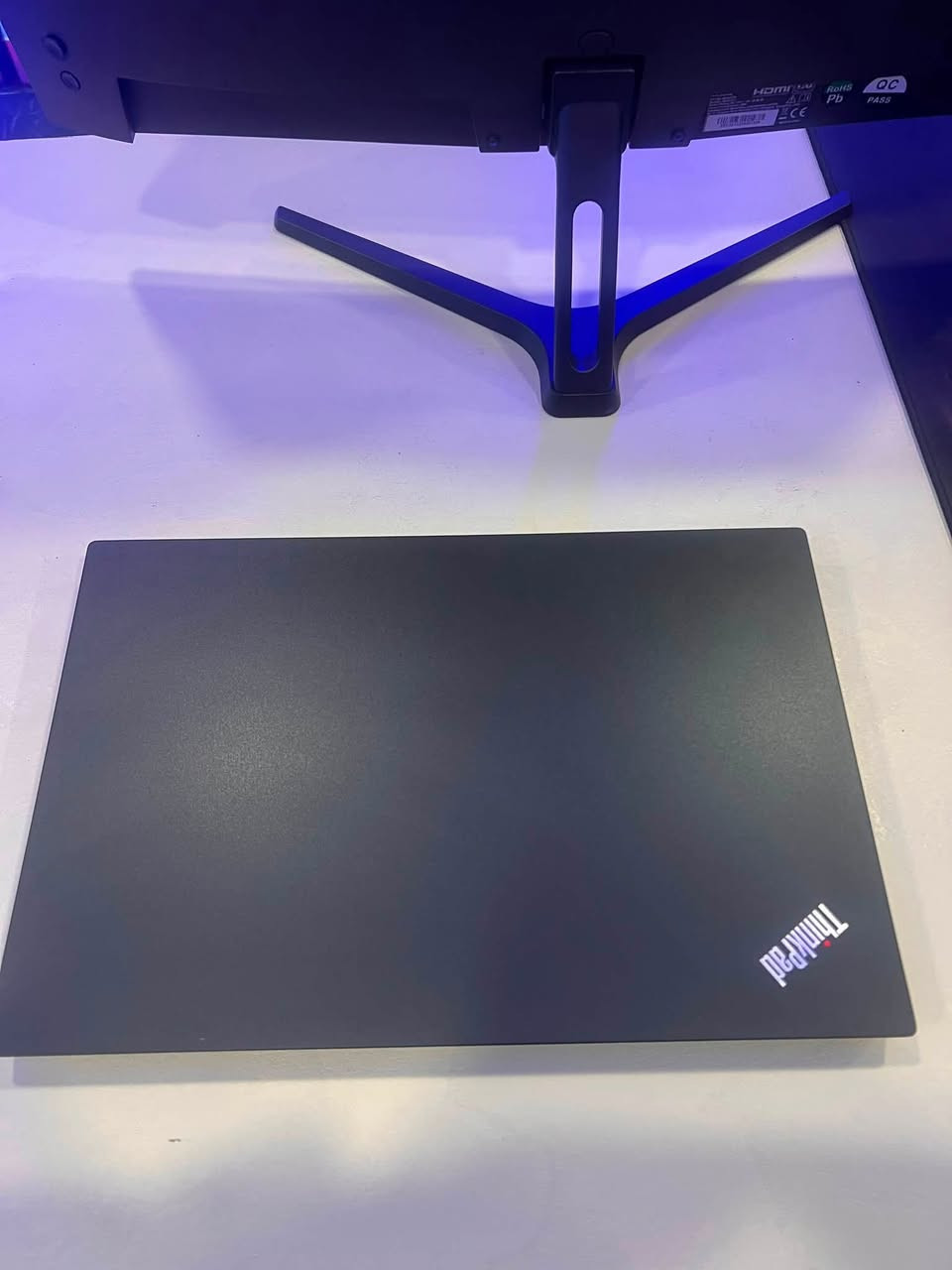 السعر: 480,000 (قفل نهائي)
رقم :*********** WhatsApp 

💻 لابتوب أنيق وعملي للأداء العالي | Lenovo ThinkPad E15 💼
إذا كنت تبحث عن لابتوب يجمع بين قوة الأداء، الفخامة، والسعر المناسب للشغل، الدراسة، أو الاستخدام اليومي، فهذا الجهاز هو خيارك الأمثل! 🔥
⚙️ المواصفات التقنية:
 المعالج (CPU): Intel Core i7-10510U (الجيل العاشر السريع)
 الرام (RAM): 8 جيجابايت
 التخزين (Storage): 256 جيجابايت SSD (سرعة عالية في الإقلاع ونقل البيانات)
 كرت الشاشة (GPU): مزدوج (AMD Radeon RX 640 بسعة 2 جيجابايت + Intel UHD Graphics) للأداء الرسومي الجيد
 الشاشة: 15.6 بوصة بدقة FHD واضحة ومريحة للعين

✨ مميزات إضافية:
 الحالة: مستخدم بحالة نظيفة جداً وممتازة 👌
 السعر: 480,000 (قفل نهائي) 💵
 الضمان: ضمان حقيقي لمدة شهر كامل لتشتري وأنت مرتاح البال 🛡️
 التوصيل: خدمة التوصيل متوفرة بسعر رمزي (5,000 دينار فقط) 🛵
