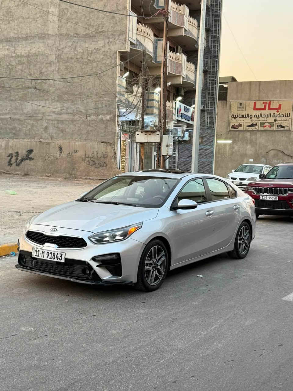 السلام عليكم للبيع كيا فورتي 2019 S
فول 1/1 عدا البصمه 
ماشيه 57 الف mi
مواصفات سياره 
فتحه 
لايت 4 عدسات زنون عالي ناصي بلادي 
بكلايت لد 
شاشه 
ويل جبير 
موديات قياده 
رادارات
توقف ذاتي 
وبعد بيها مواصفات 
الحادث جاملغ وباب مبدل نفس لون حادث امريكا 
وهنا بيها شبر بارد بلجاملغ الخلفي
الباقي كفاله
رقم بغداد بسمي 
السعر 125 ورقه 
للاستفسار ***********
