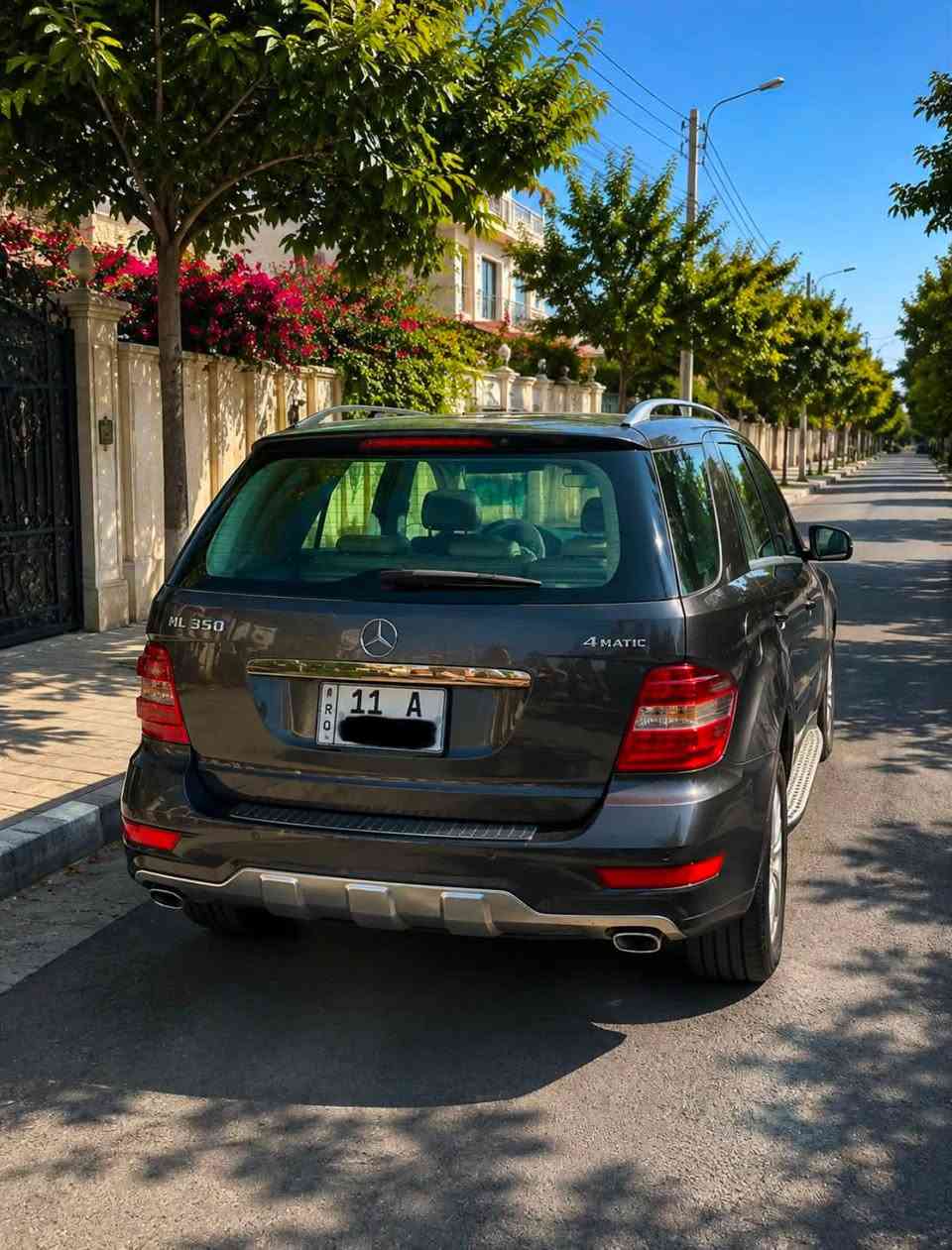 مرسيدس بنز ML 350 موديل 2011
- محرك 6 سلندر
- محرك وكير شرط كلة وضع الشركة 
- ماشية 104 km
- رقم بغداد 
- الصدر والتخم والتايرات والحدادية والتبريد كلها شرط
- السيارة بدون أي نقص

المواصفات:

- فول مواصفات

المكان: بغداد
رقم هاتف ***********
