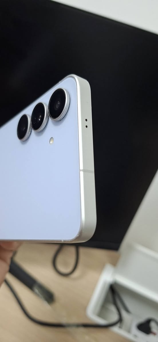 السلام عليكم
Samsung S25 Fe
الجهاز نظافته مثل ماموظح بالصور  ملحقاته كاملة باكيت وكيبل شحن مكاني بغداد  الدورة 
*********** 📞
السعر 625 وبي مجال بسيط.
