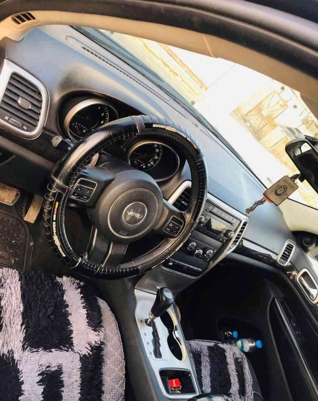 لاريدو • ٢٠١١ • مكفولة