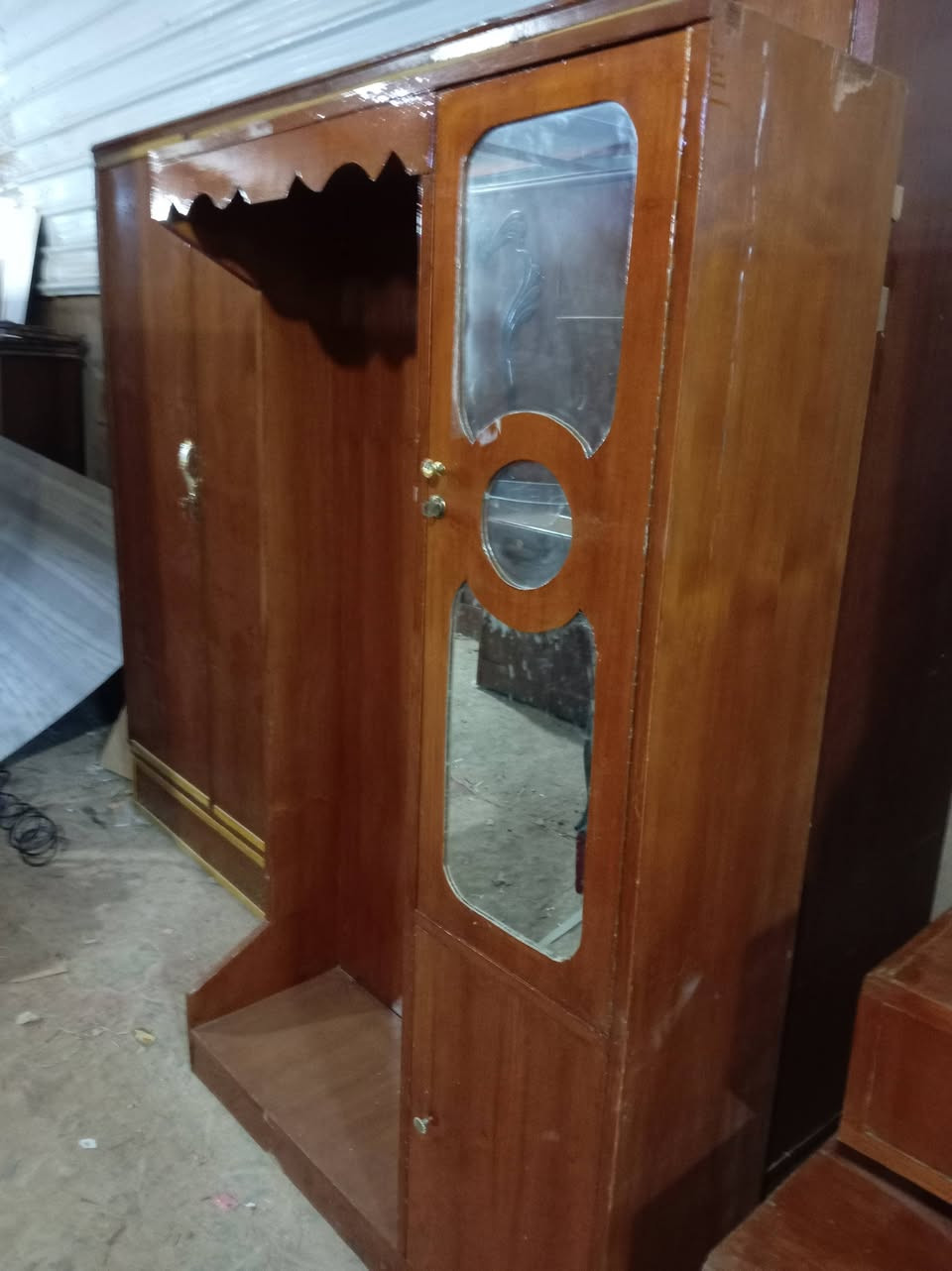 سلام عليكم غرفه للبيع صاج داخل خارج العنوان كاطون رازي مزاد الريان الاستفسار اكثر واتس اب ***********
