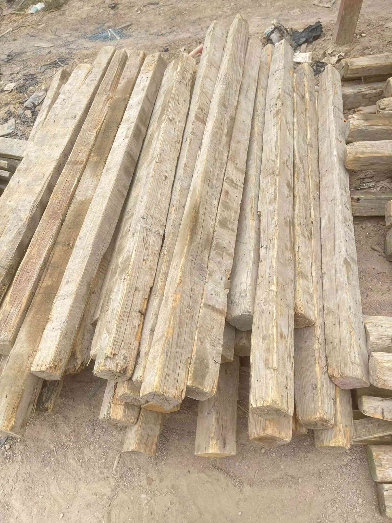 السلام عليكم للبيع سير ٣/٣ من متر و ٣٠ الى مترين ونص سير ٤/٤ من متر ونص الى مترين ونص لوح مقاصير من متر الى مترين ونص جكات عدد   ٢٥٠        ناصريه رفاعي ***********
