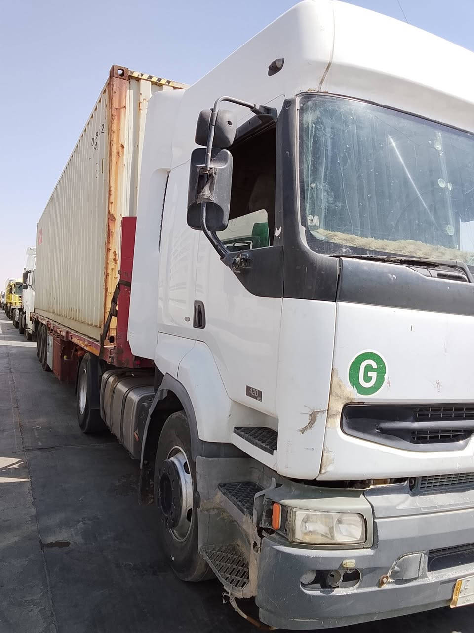 رينو للبيع محور بم و نوزل مربوطة براد ومشيلة معاملة فصخ و ربط كفالة عامة موديل 2002رفم بغداد ***********
