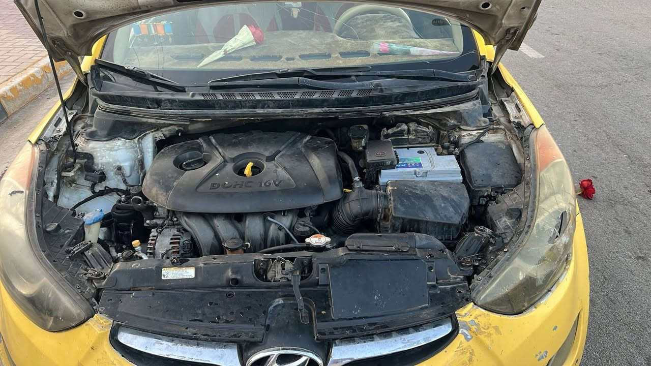 انترة مضلع موديل 12للبيع رقم دولي سنوية جديدة السيارة حادثها من وره ضربتها فقط والباقي تلقيات مال تكسي كير شرط محرك بداية نفخ  السعر 82 وبيها مجال المكان موصل حمام العليل رقم الهاتف ***********
