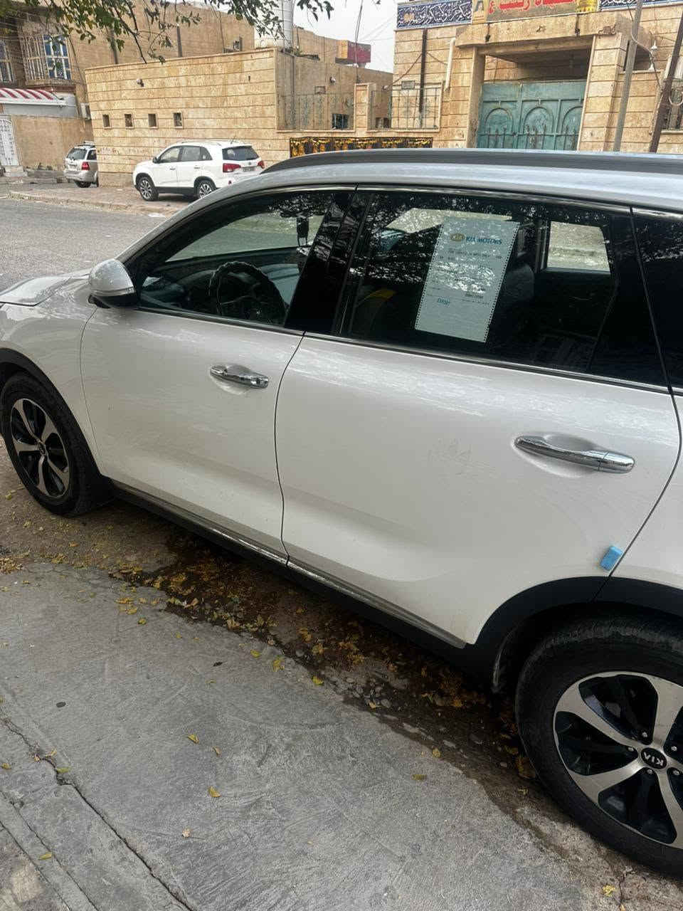 مكلف بالنشر اخوان سورنتو 17 خليجي مكفولة
6 سلندر 
7 راكب 
تبريد 3 قطع 
گازگيت مبدل وگالة 
بيه بارد ع كد اصبع بالباب الخلفي موضح بالصور 
ماشيه 200 km 
السعر 175 وبيه مجال قليل 
وباقي مواصفات السورنتوا المعروفة
العنوان العماره حي المعلمين الجديد ***********
