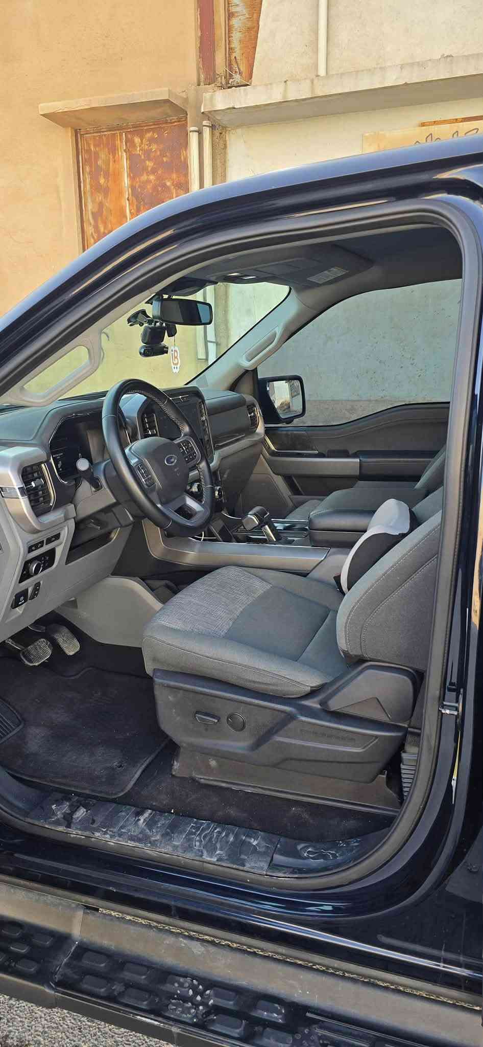 سلام عليكم
فورد F150 lightning 2023 XLT

بيع فقط بدون مراوس 
كهرباء بالكامل

السيارة بدون ضرر كلين تايتل مكفولة كفالة عامة من الدعامية للدعامية

ماشية 31,000 MILE

لون اسود ملكي

مغلفة PPF بالكامل اسود طافي MATT 

السيارة فول موصفات

كشنات قماش 

تدفئة وتبريد الكشنات

تلث وضعيات خزن للكشنات

تقديم وتاخير دواسات الوقود

شاحن لاسلكي

شاشة تيسلا بلاد قياس 15.5 انش

سماعات b&o

اضاء محيطية بلادي 360 درجة

اضاء امامي عدسات LED متحرك

5 كامرات

كامرات 360 درجة

حساسات 360 درجة

نضام القيادة الذاتي

نضام المحافضة على المسار

وعدم الخروج من المسار

نضام المحافضة على المسافة مع السيارة الامامية

نضام الاصطفاف الذاتي

شاشة عدادات دجتل متغيرة حسب نمط القيادة

اربع وضعيات قيادة

گير طيارة طرح 

طاولة وصطية 

مرايات جانبية شفط

رمز الدخول بدون مفتاح على الابواب

فتح الابواب وقفل الابواب على بصمة اليد

فور ويل 4*4

صندوق خلفي كهرباء شفط

درج في باب الصندوق

صندوق امامي كهرباء شفط

مدا شحن يصل الى 500 كيلو

قدرة حصانية 580 حصان

مع عزم دوران تورك 1.050

تسارع من 0-100 في غضون 4 ثواني

تدعم الشحن السريع

امكانية استخدام السيارة كمصدر طاقة للمنزل في حال انقطاع التيار الكهربائي

وبعد هواي مواصفات ممذكورة

السيارة مناقصها برغي وصرفيتها 0 لا تحتاج تفول بانزين ولا تبدل دهن ولا تشيل هم الكير تشحن بالبيت وتطلع تفتر بلاش 

مكان السيارة : السليمانية

( رجاءاً لحد يراسل على الخاص او على الواتساب )

المهتم بالشراء يتصل وبالخدمة 🌹

السعر بلاش اتصل وتدلل ***********
